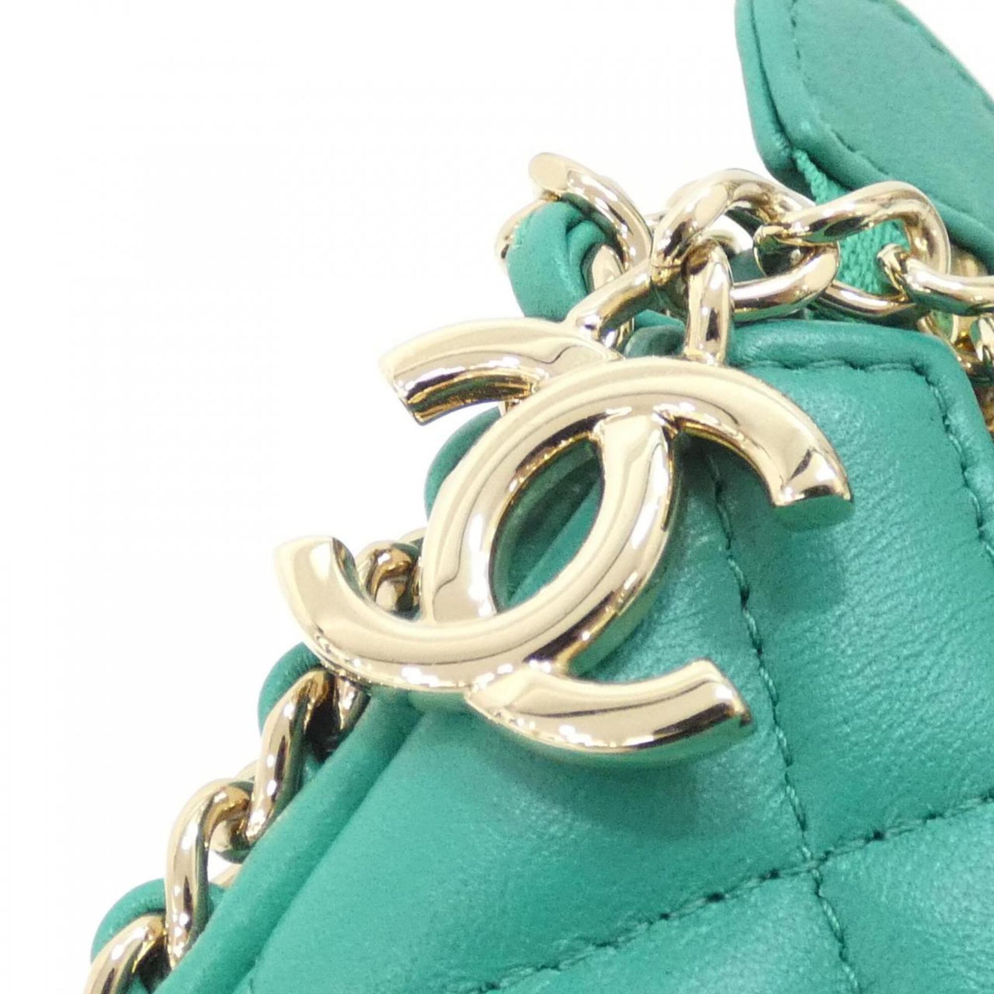Chanel Green Leather Shoulder Bag (Pre-Owned)