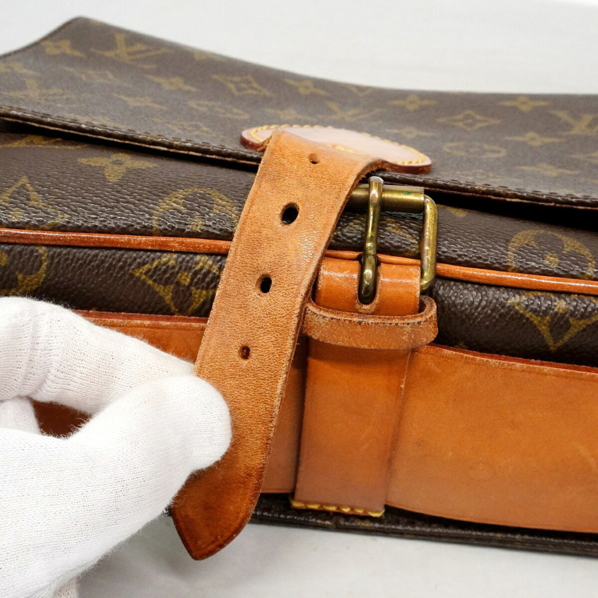Louis Vuitton Brown Shoulder Bag (Pre-Owned)