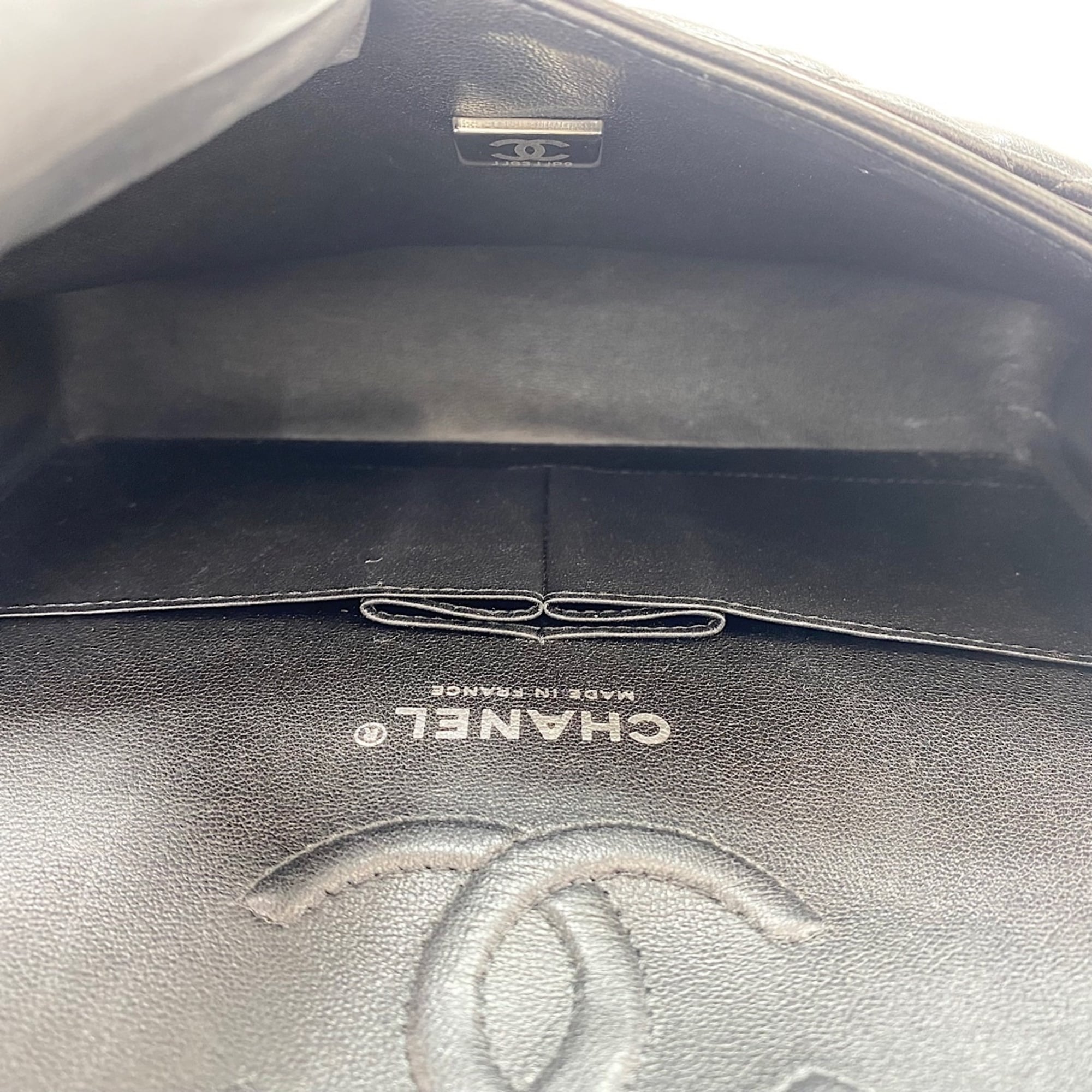 Chanel Black Shoulder Bag (Pre-Owned)