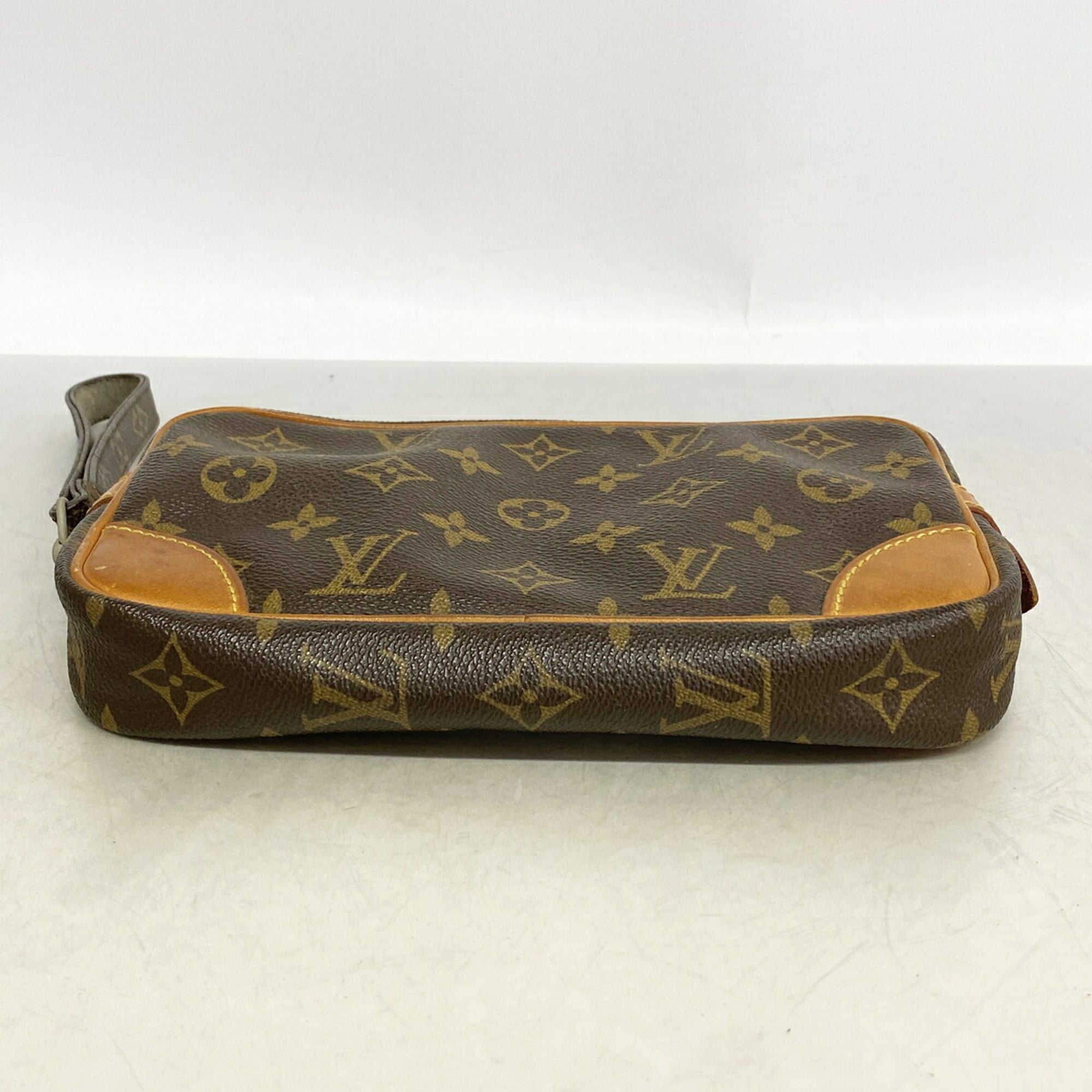 Louis Vuitton Brown Clutch Bag (Pre-Owned)