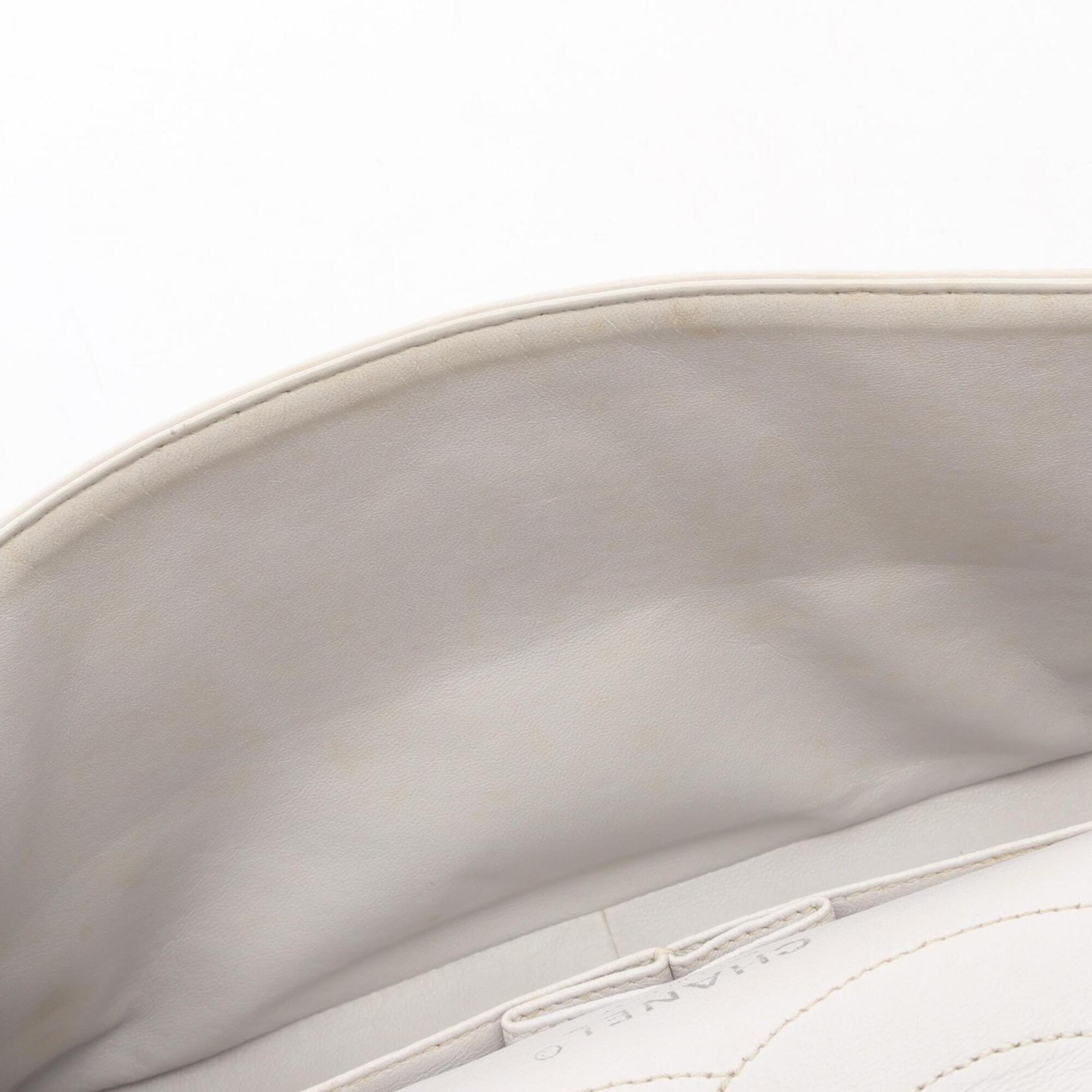 Chanel White Leather Handbag Shoulder Bag (Pre-Owned)