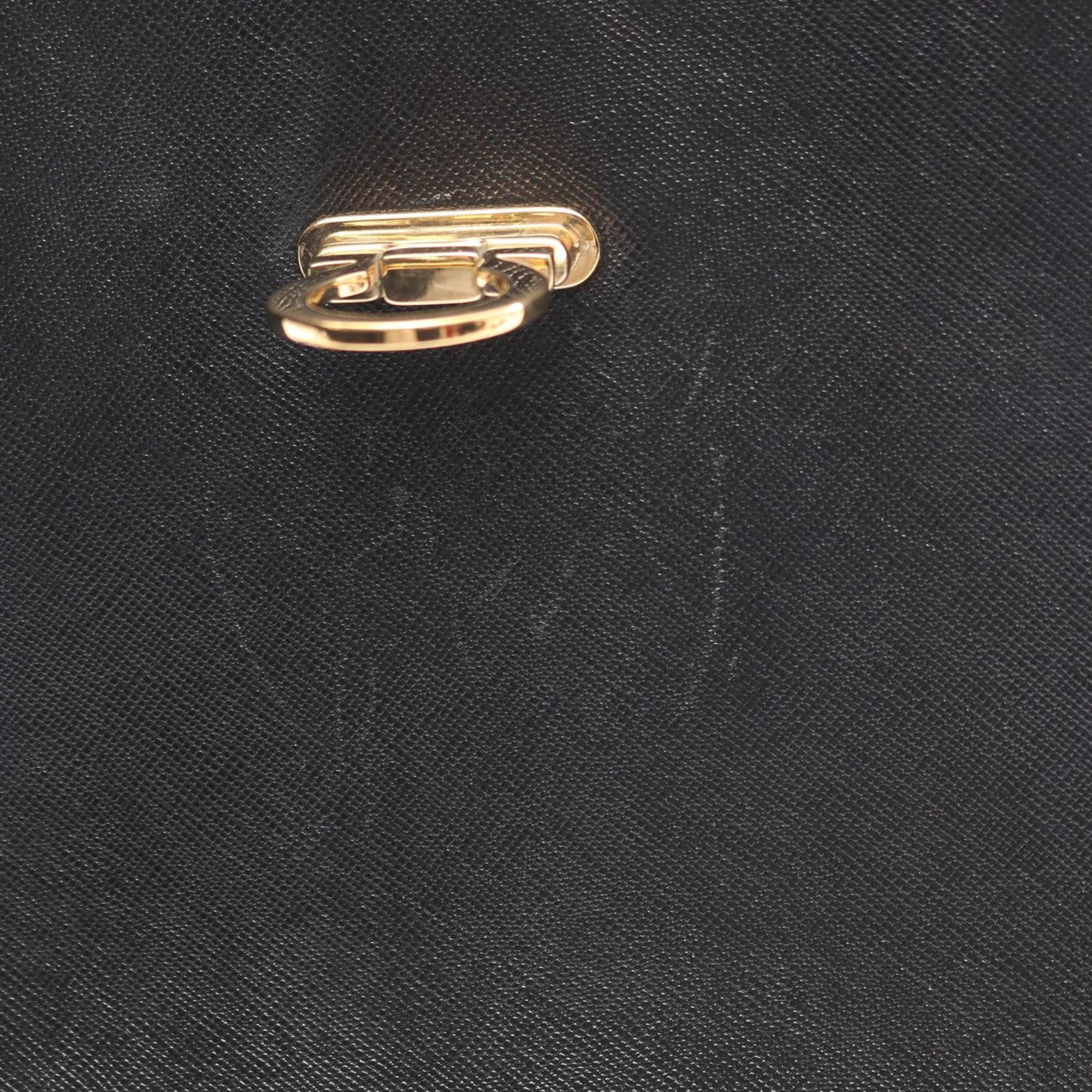 Salvatore Ferragamo Black Leather Handbag (Pre-Owned)