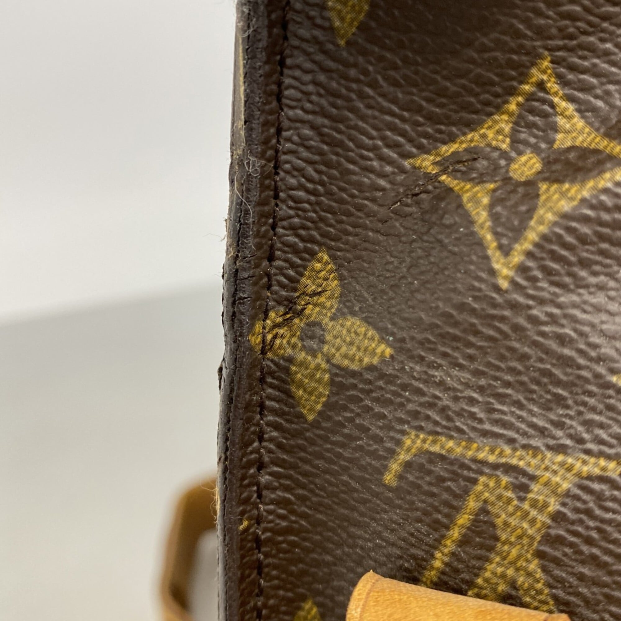 Louis Vuitton Brown Shoulder Bag (Pre-Owned)