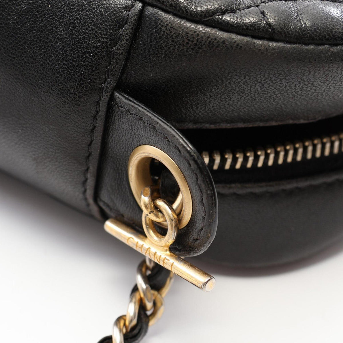 Chanel Black Leather Handbag Shoulder Bag (Pre-Owned)