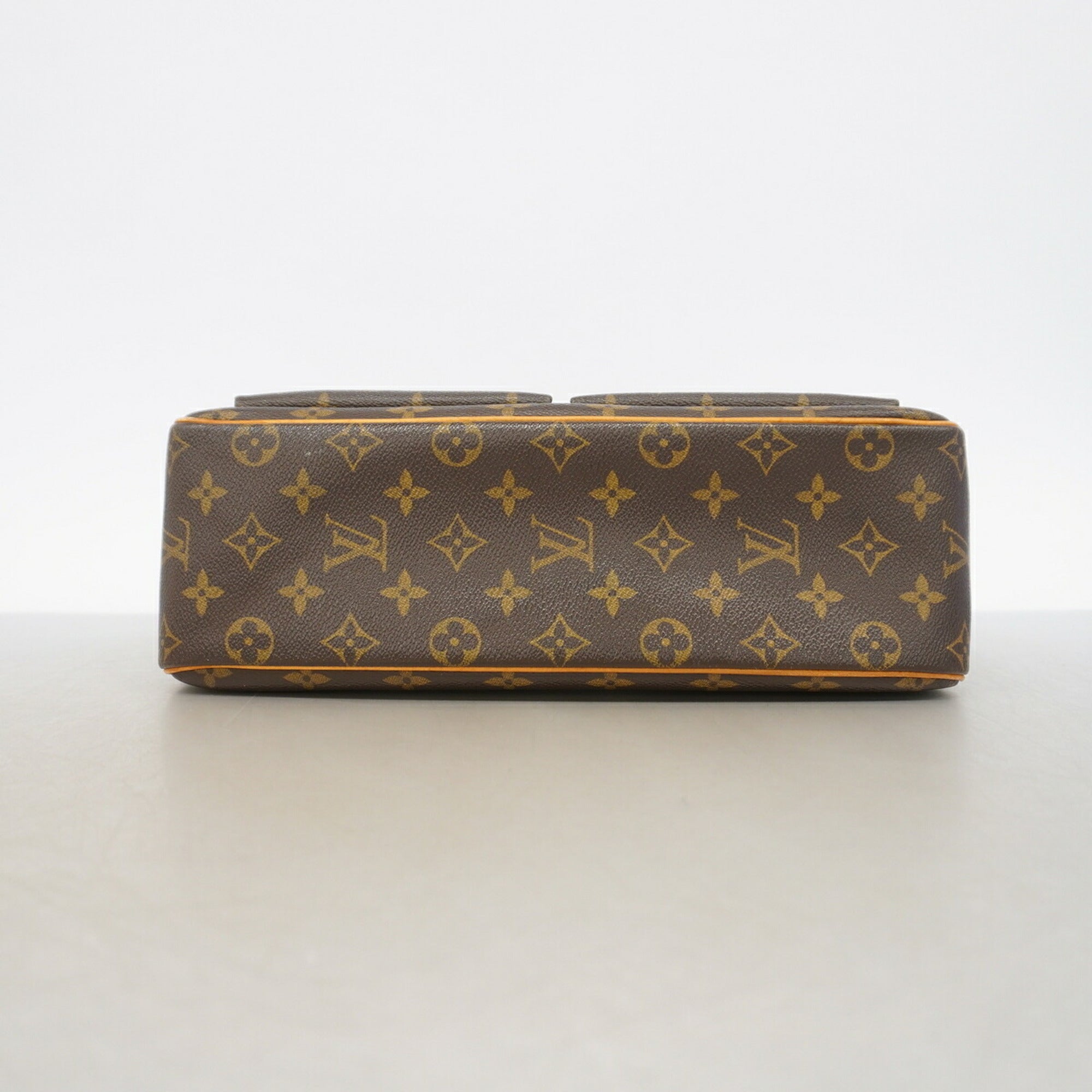 Louis Vuitton Brown Shoulder Bag (Pre-Owned)
