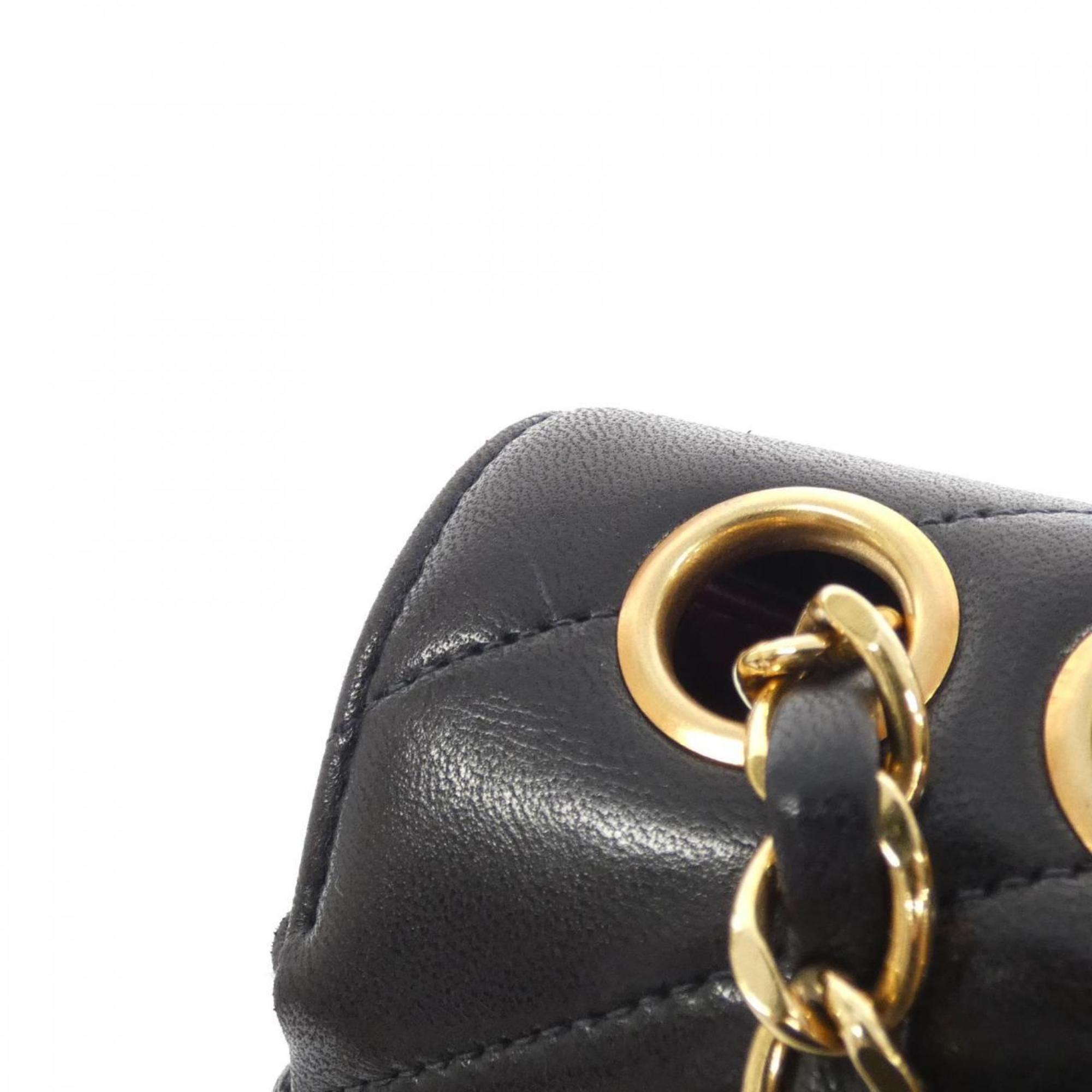 Chanel Black Leather Shoulder Bag (Pre-Owned)