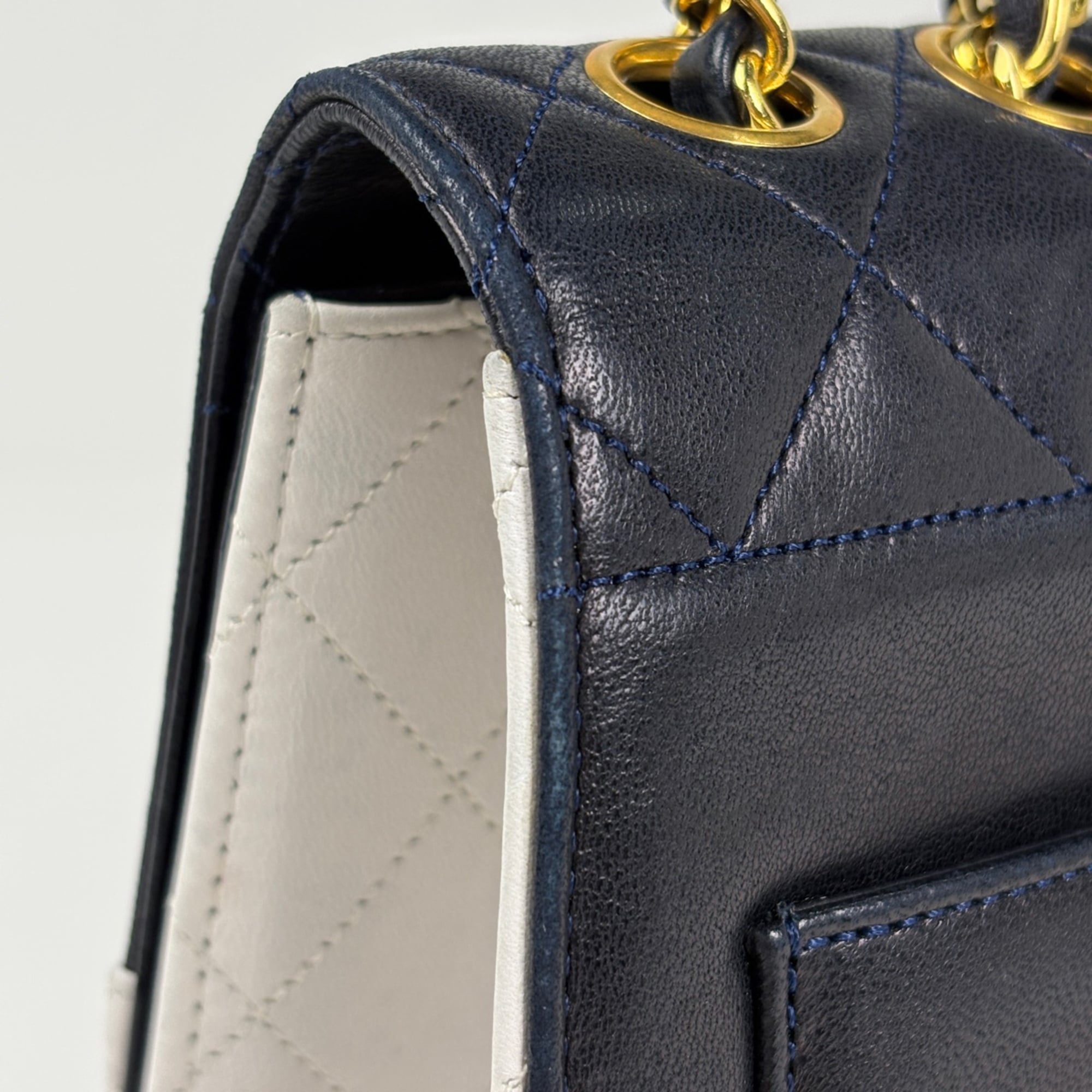 Chanel Matelasse Navy White Leather Shoulder Bag (Pre-Owned)