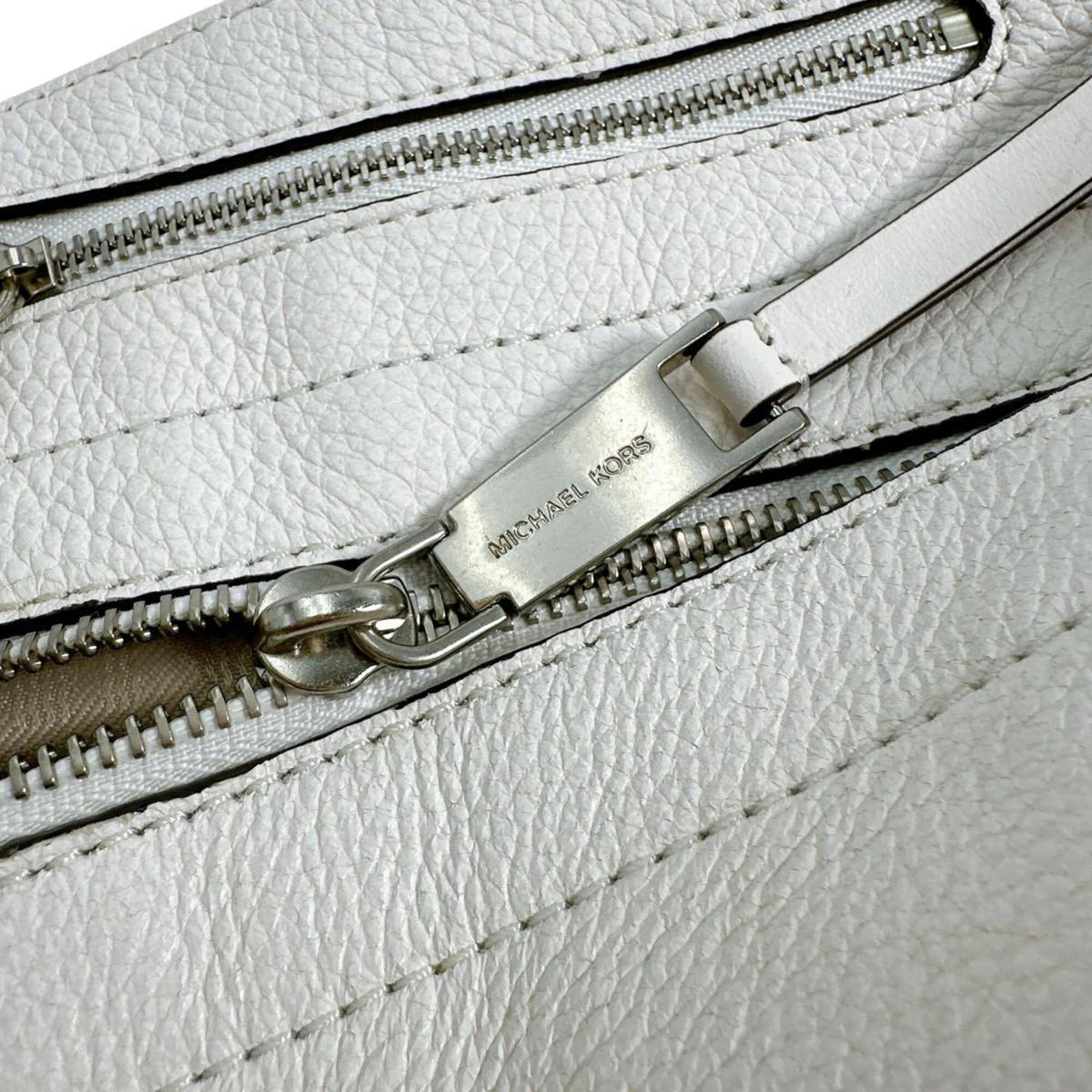Michael Kors White Leather Handbag Tote Bag (Pre-Owned)
