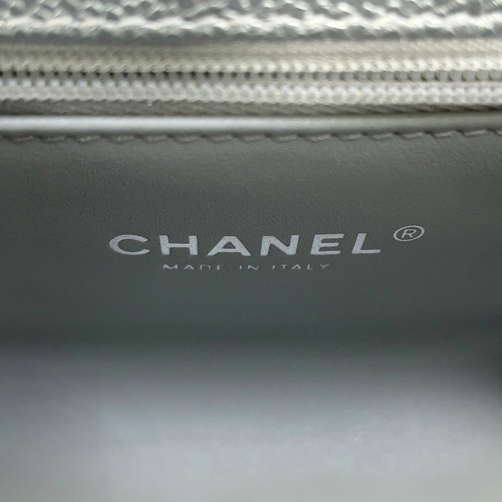 Chanel Matelasse Silver Grained Calfskin Handbag (Pre-Owned)