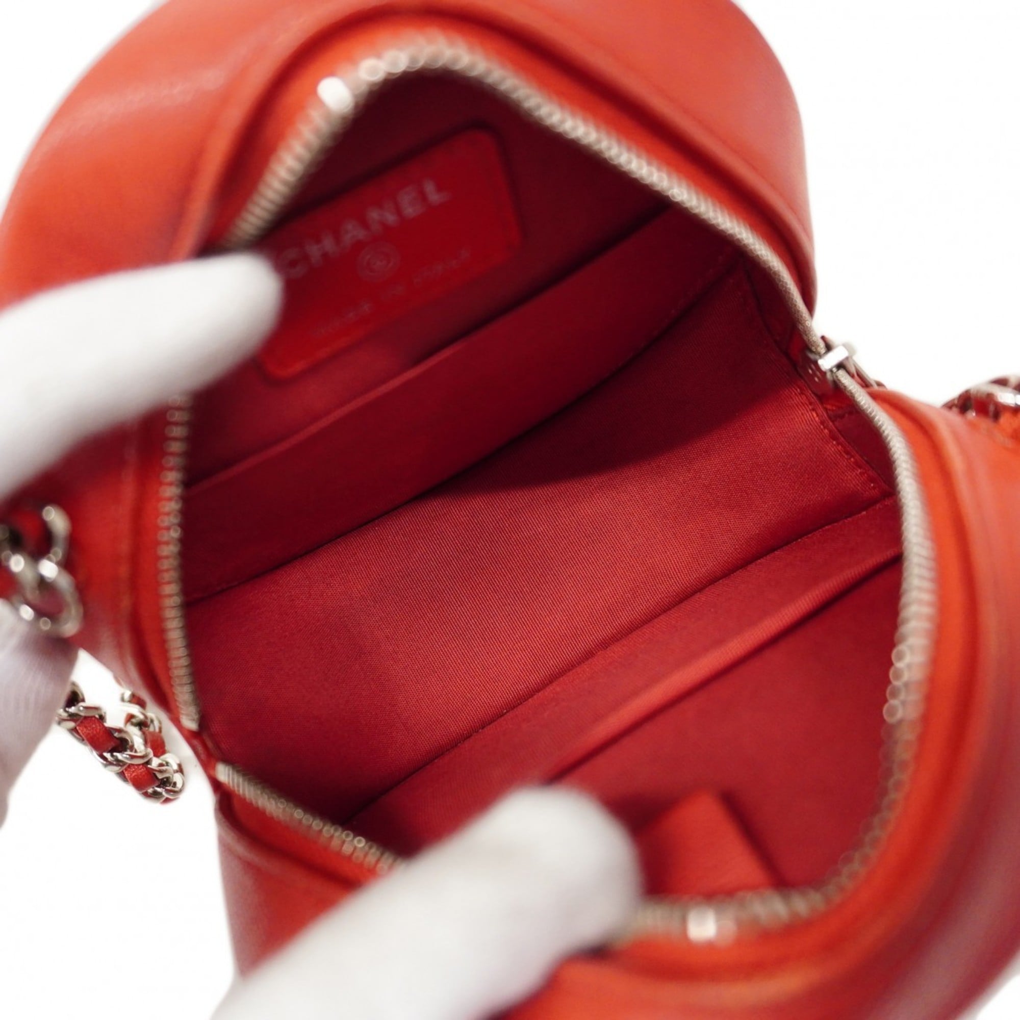 Chanel Red Color Leather Shoulder Bag (Pre-Owned)