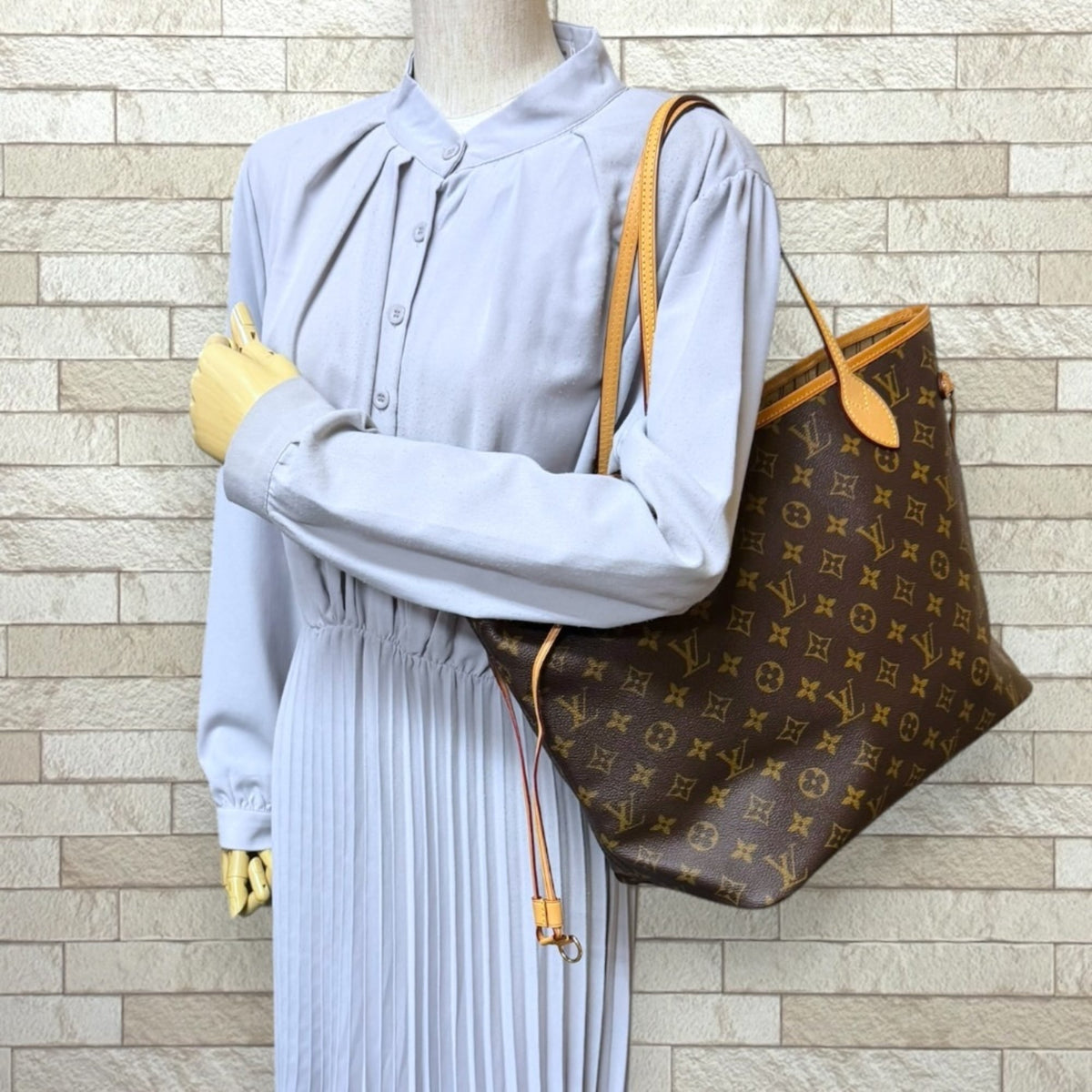 Louis Vuitton Brown Monogram Canvas Tote Bag (Pre-Owned)