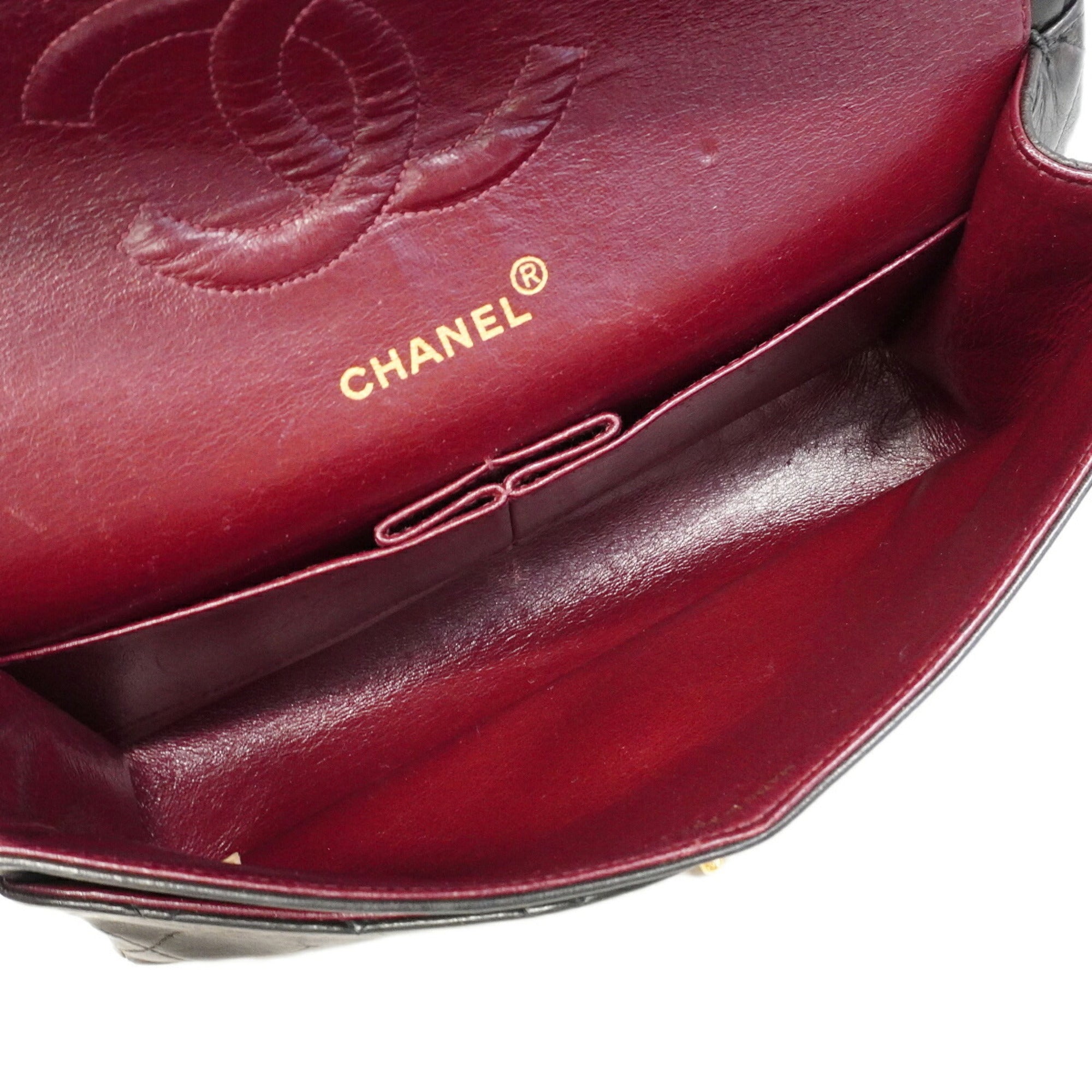 Chanel Black Leather Shoulder Bag (Pre-Owned)