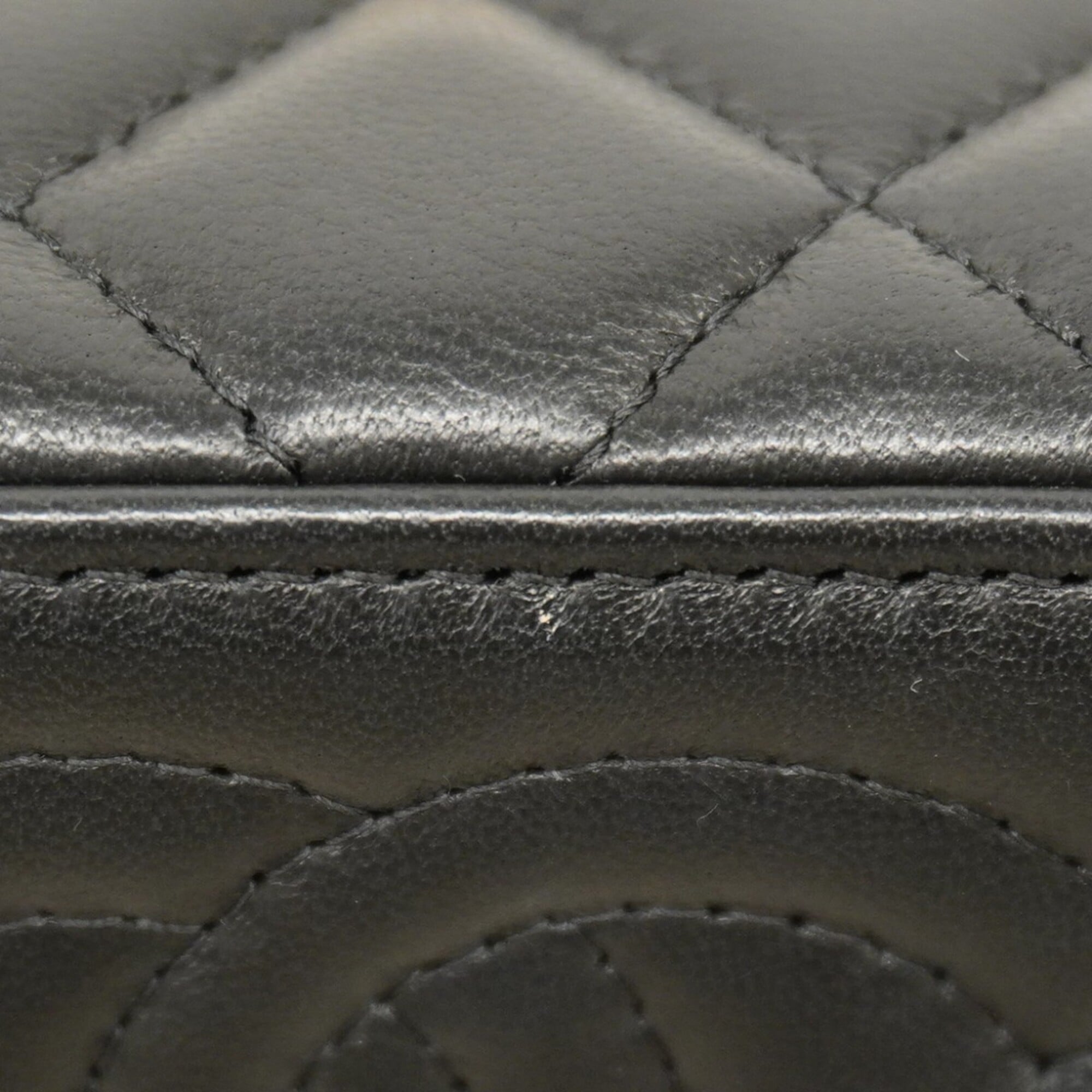 Chanel Black Leather Shoulder Bag (Pre-Owned)