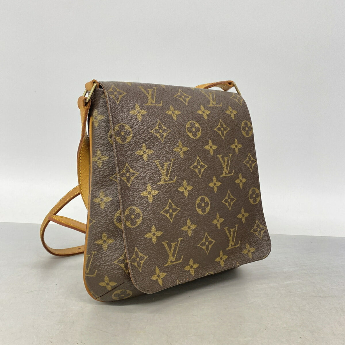 Louis Vuitton Brown Shoulder Bag (Pre-Owned)