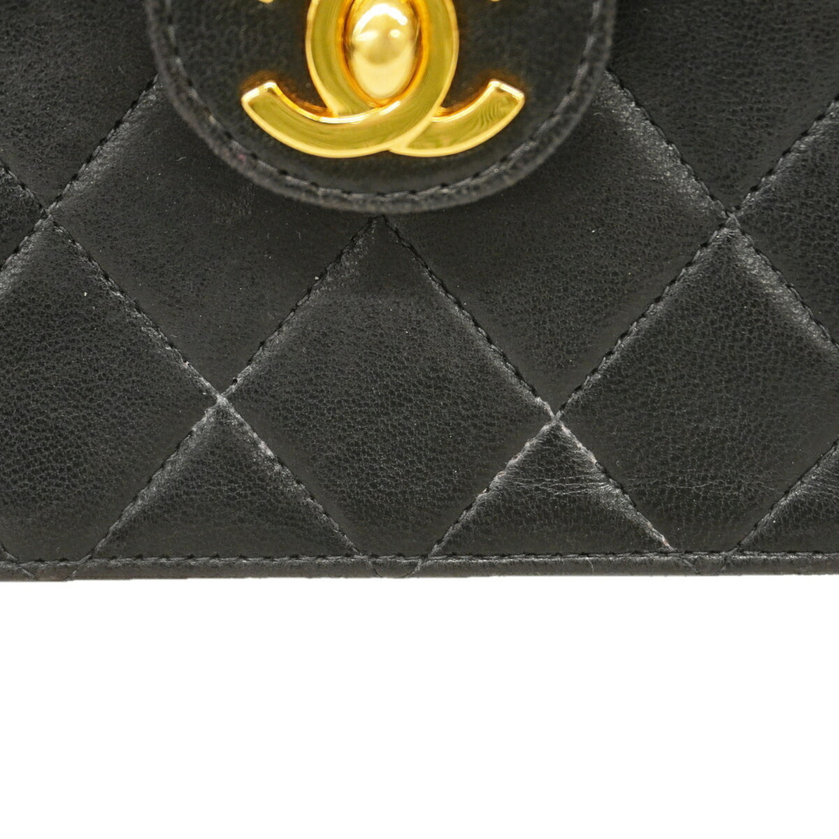 Chanel Black Leather Shoulder Bag (Pre-Owned)