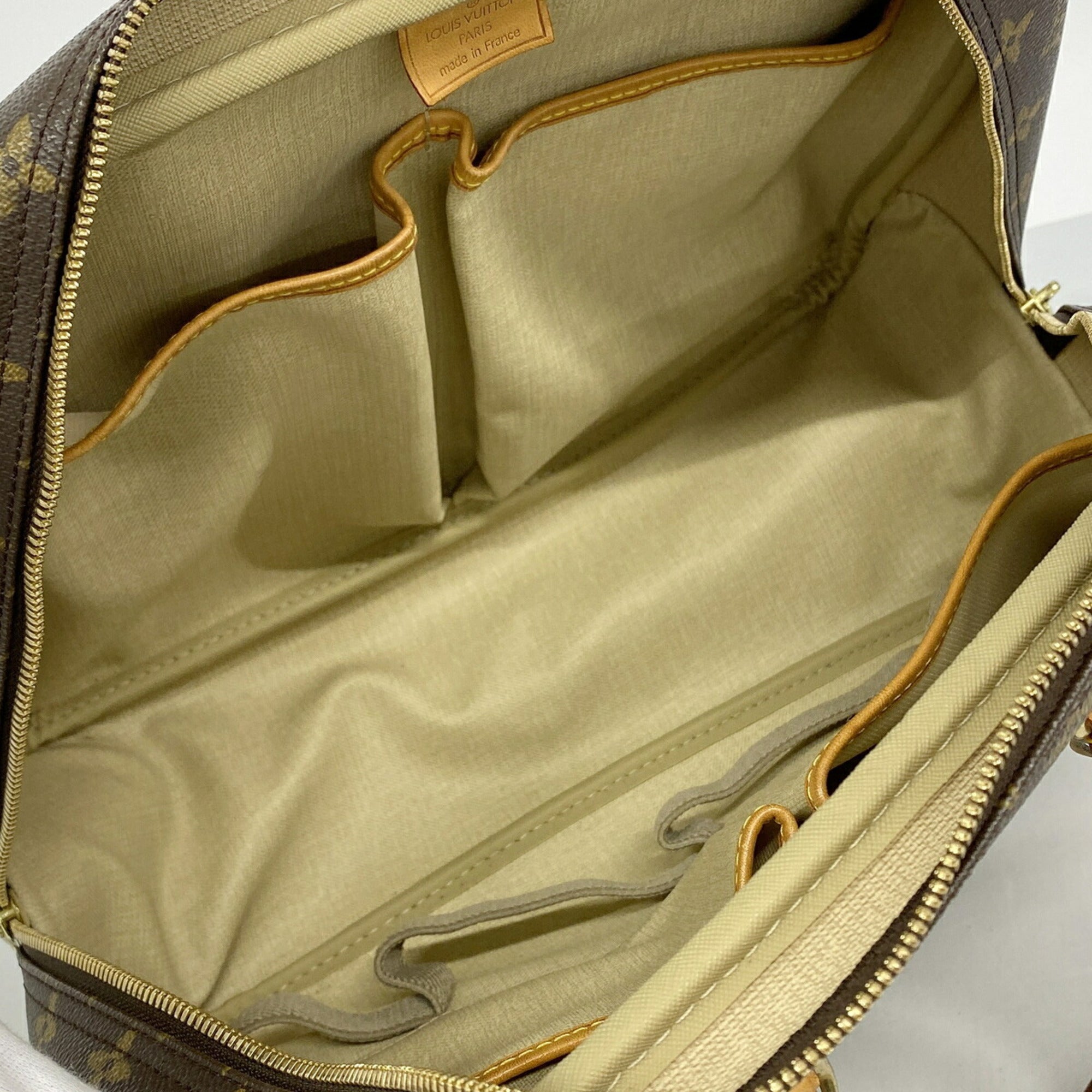 Louis Vuitton Brown Handbag (Pre-Owned)