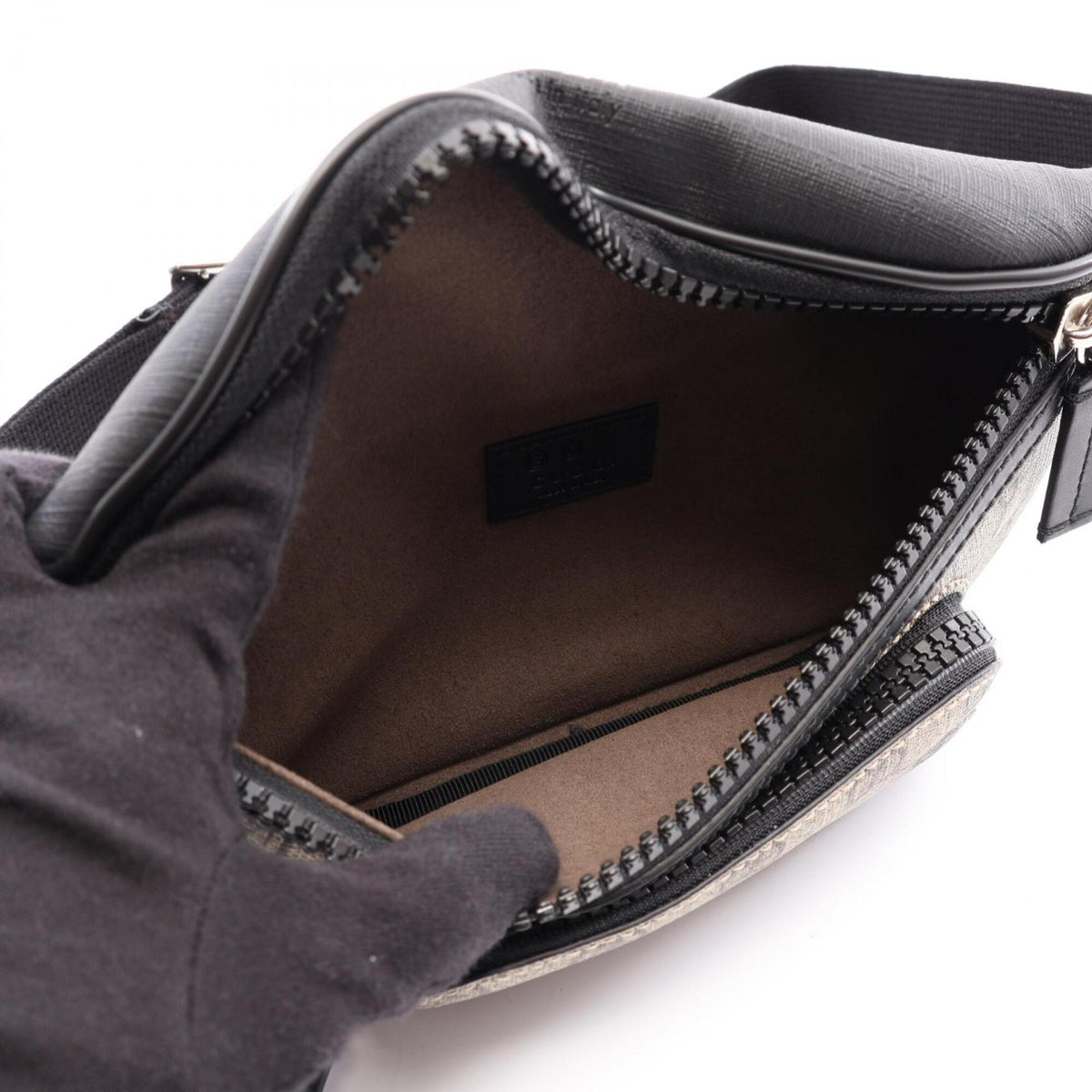 Gucci Beige Black Gg Supreme Leather Fanny Pack (Pre-Owned)