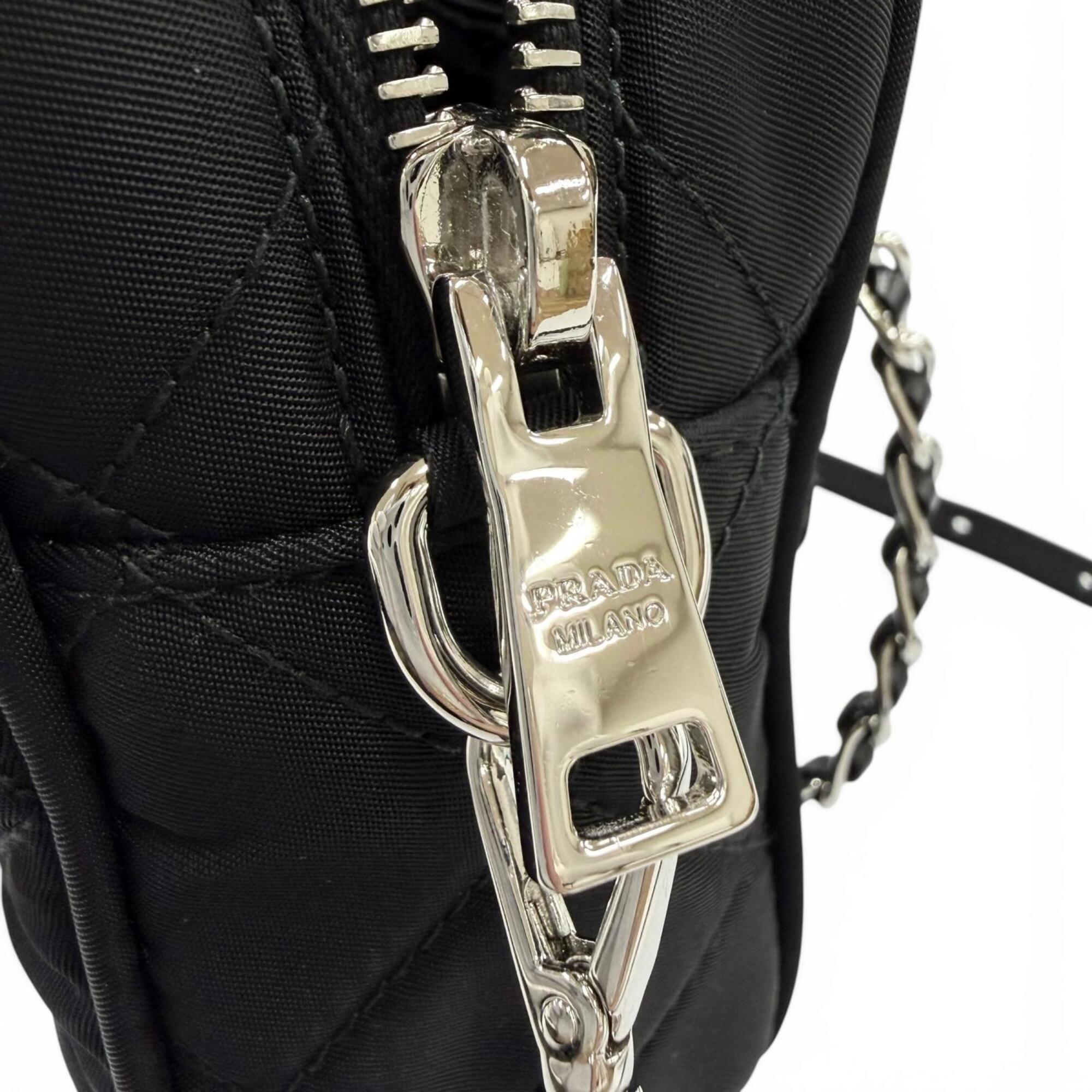 Prada Black Leather Handbag Shoulder Bag (Pre-Owned)
