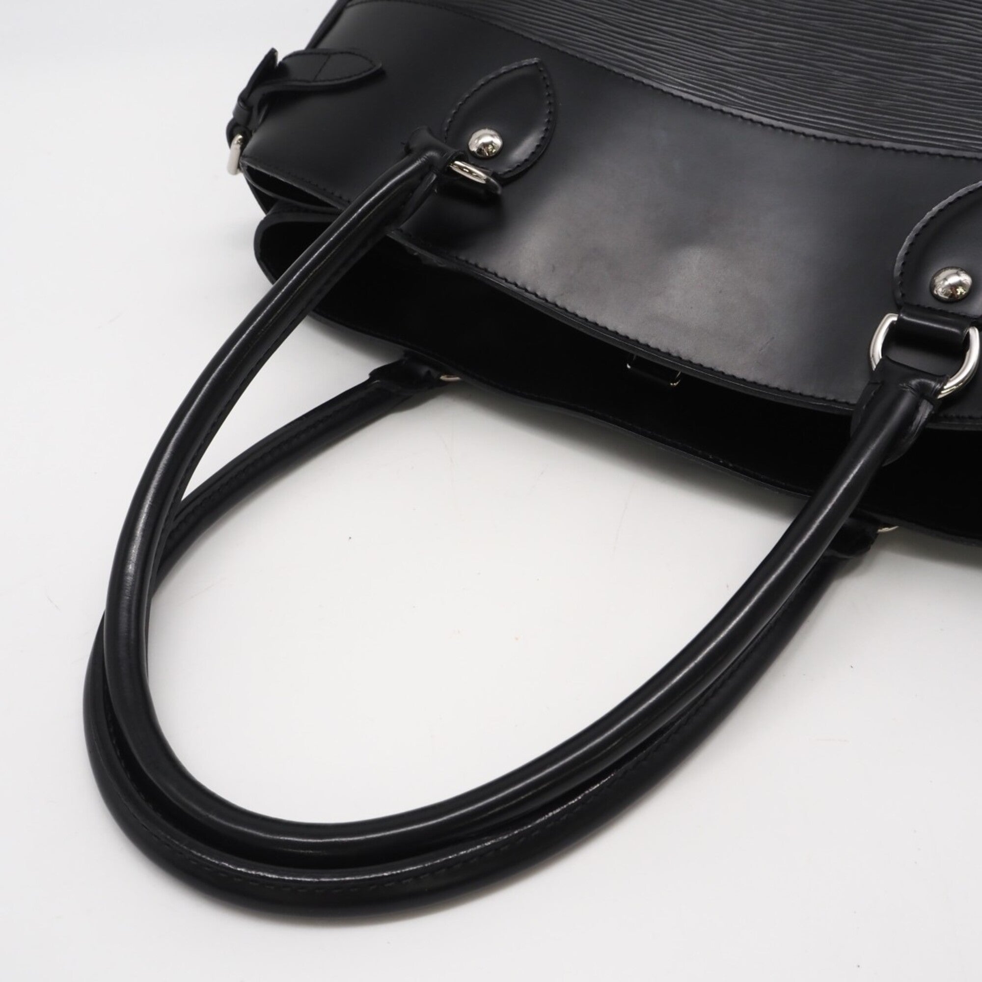 Louis Vuitton Black Leather Handbag (Pre-Owned)