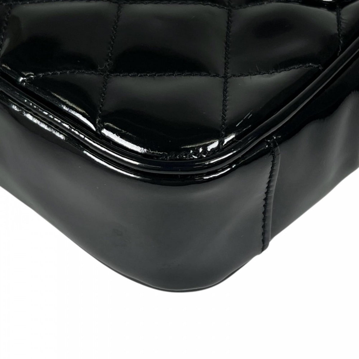 Chanel Matelasse Black Leather Shoulder Bag (Pre-Owned)