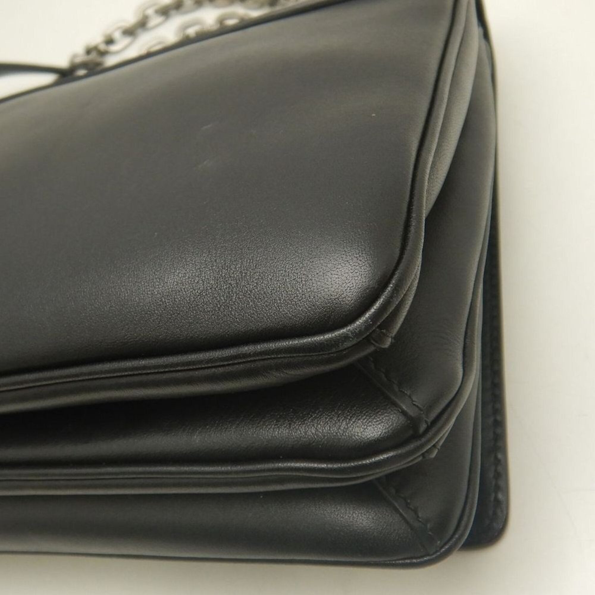 Prada Nero Leather Shoulder Bag (Pre-Owned)