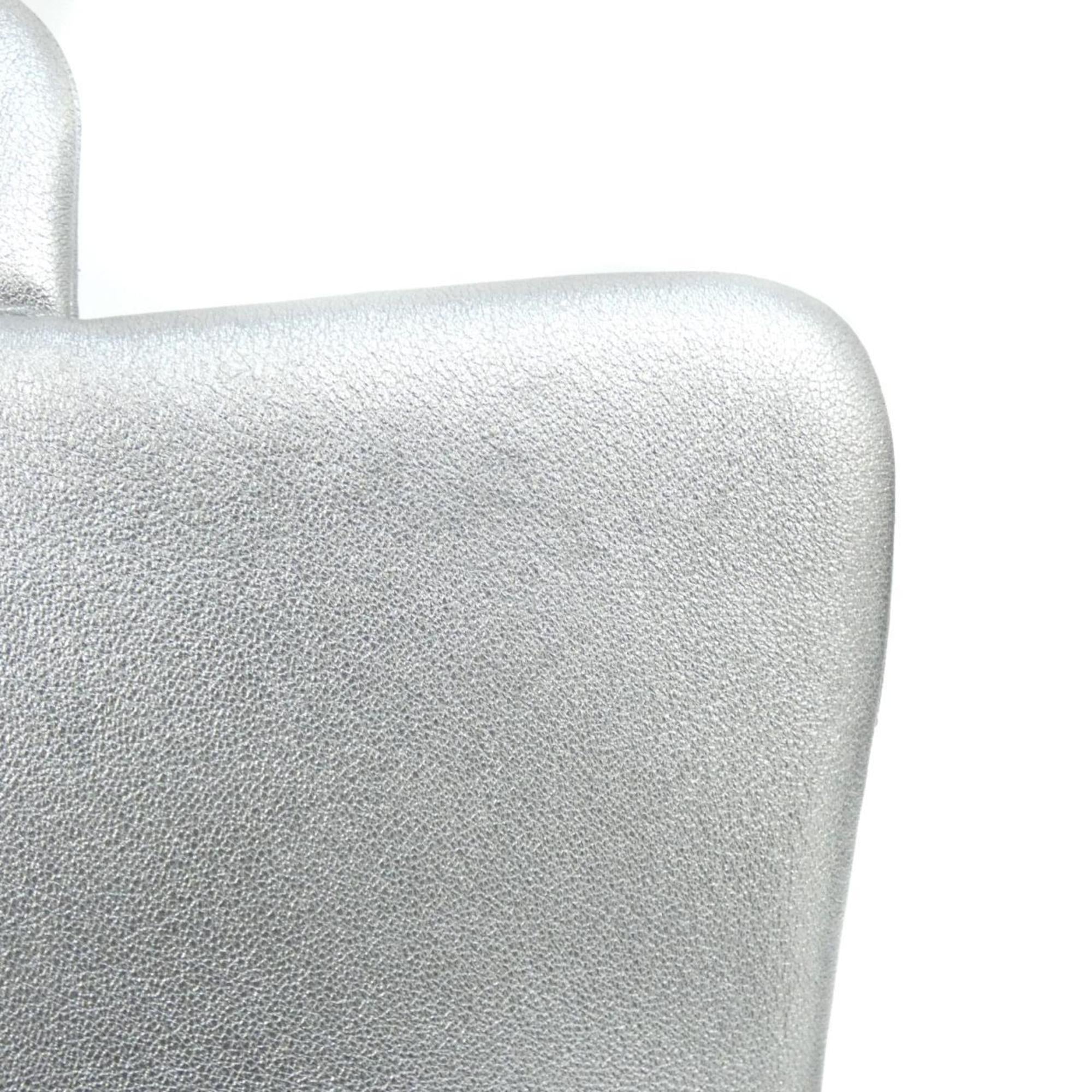 Chanel Silver Leather Shoulder Bag (Pre-Owned)