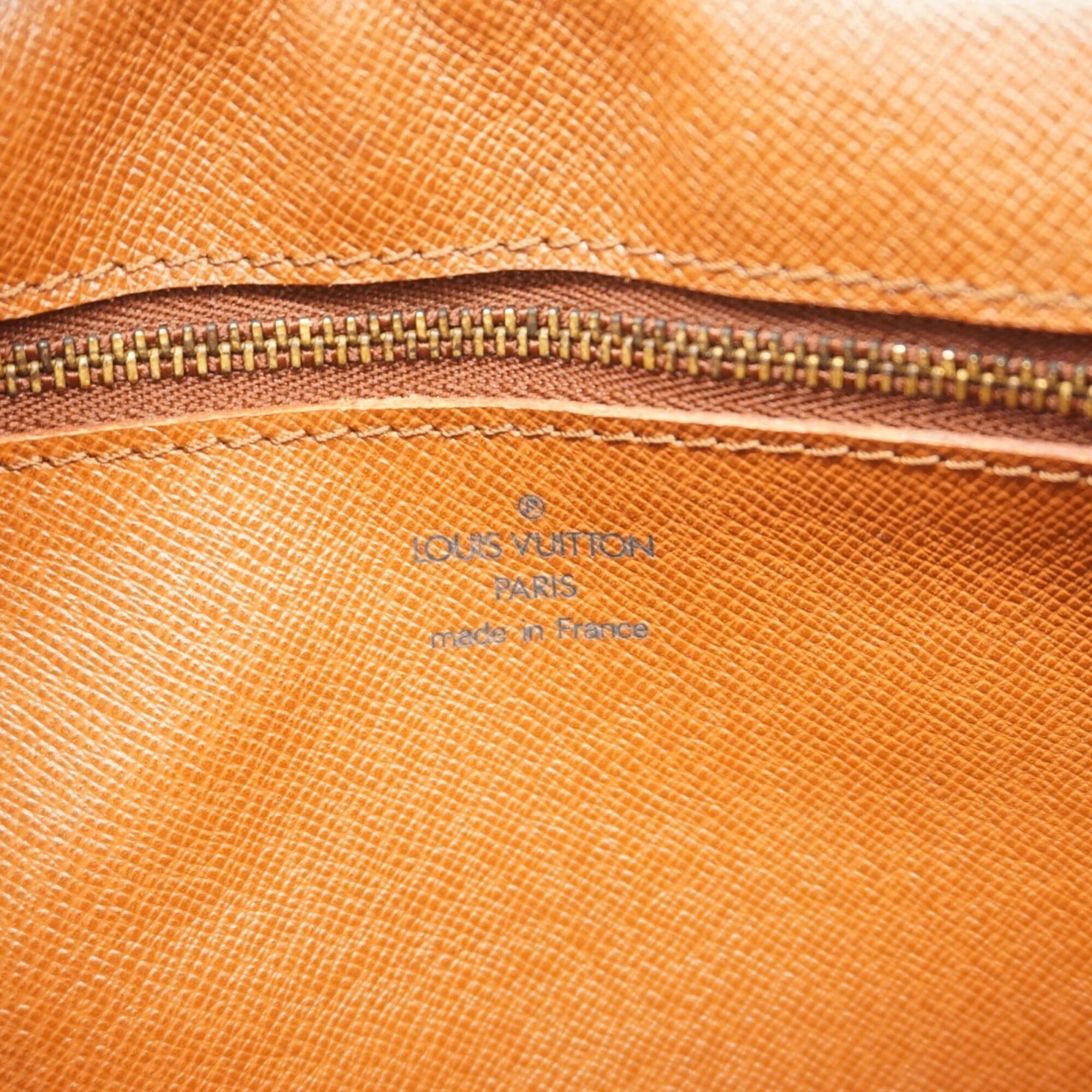Louis Vuitton Brown Clutch Bag (Pre-Owned)