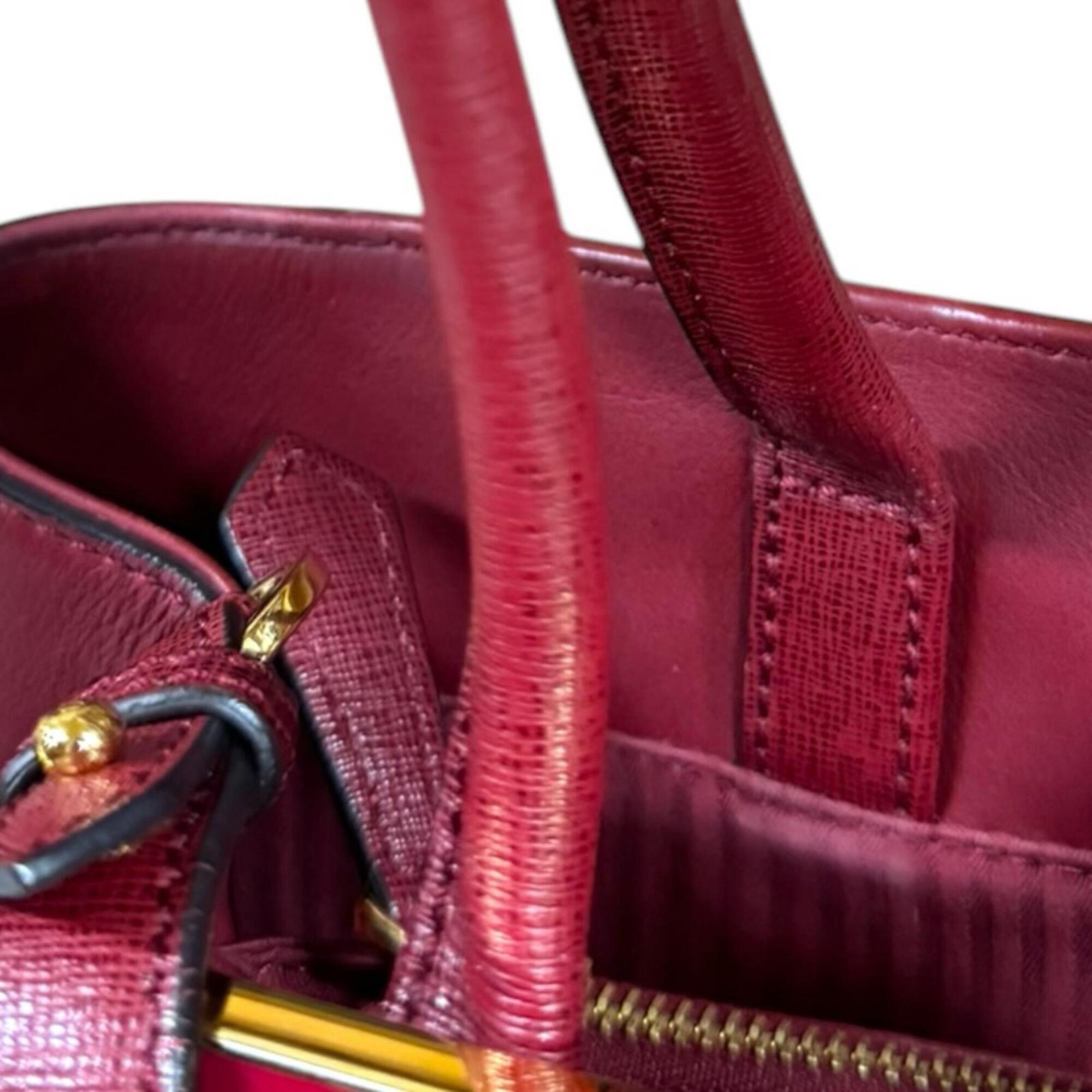 Fendi Red Color White Leather Shoulder Bag (Pre-Owned)