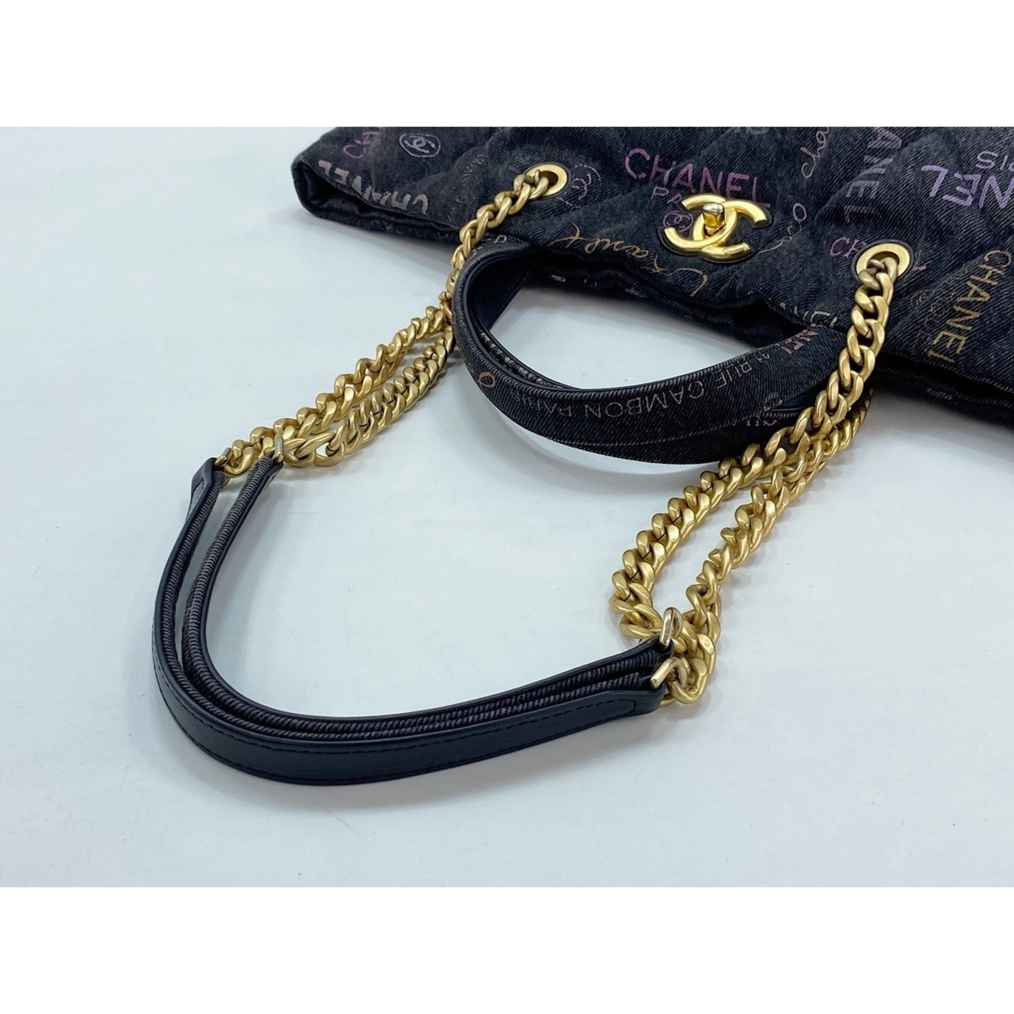 Chanel Multi-Color Handbag (Pre-Owned)