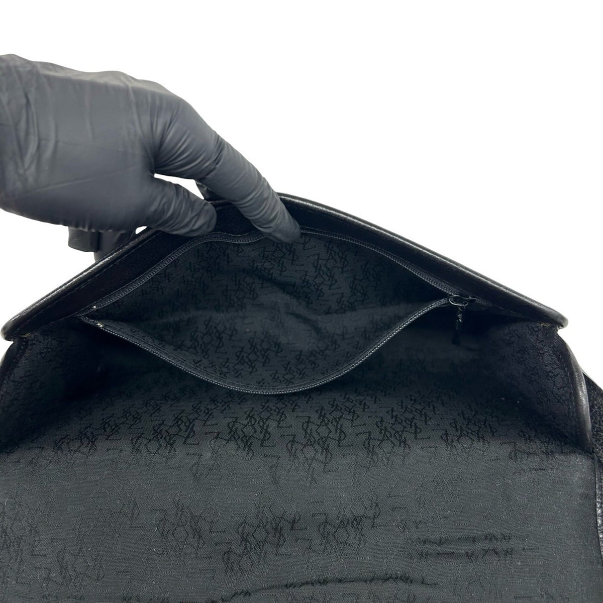 Yves Saint Laurent Black Leather Pochette Shoulder Bag (Pre-Owned)