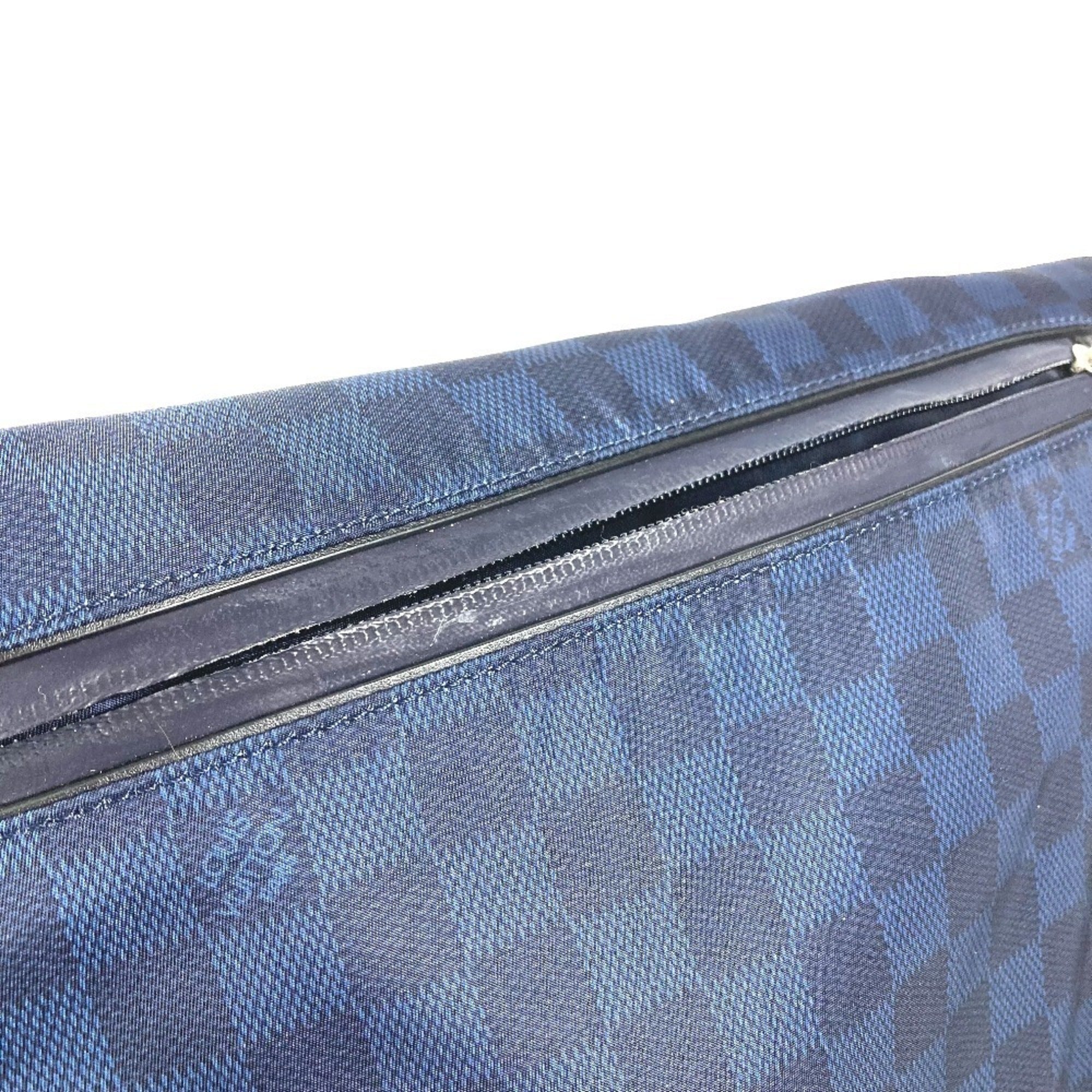 Louis Vuitton Blue Nylon Shoulder Bag (Pre-Owned)