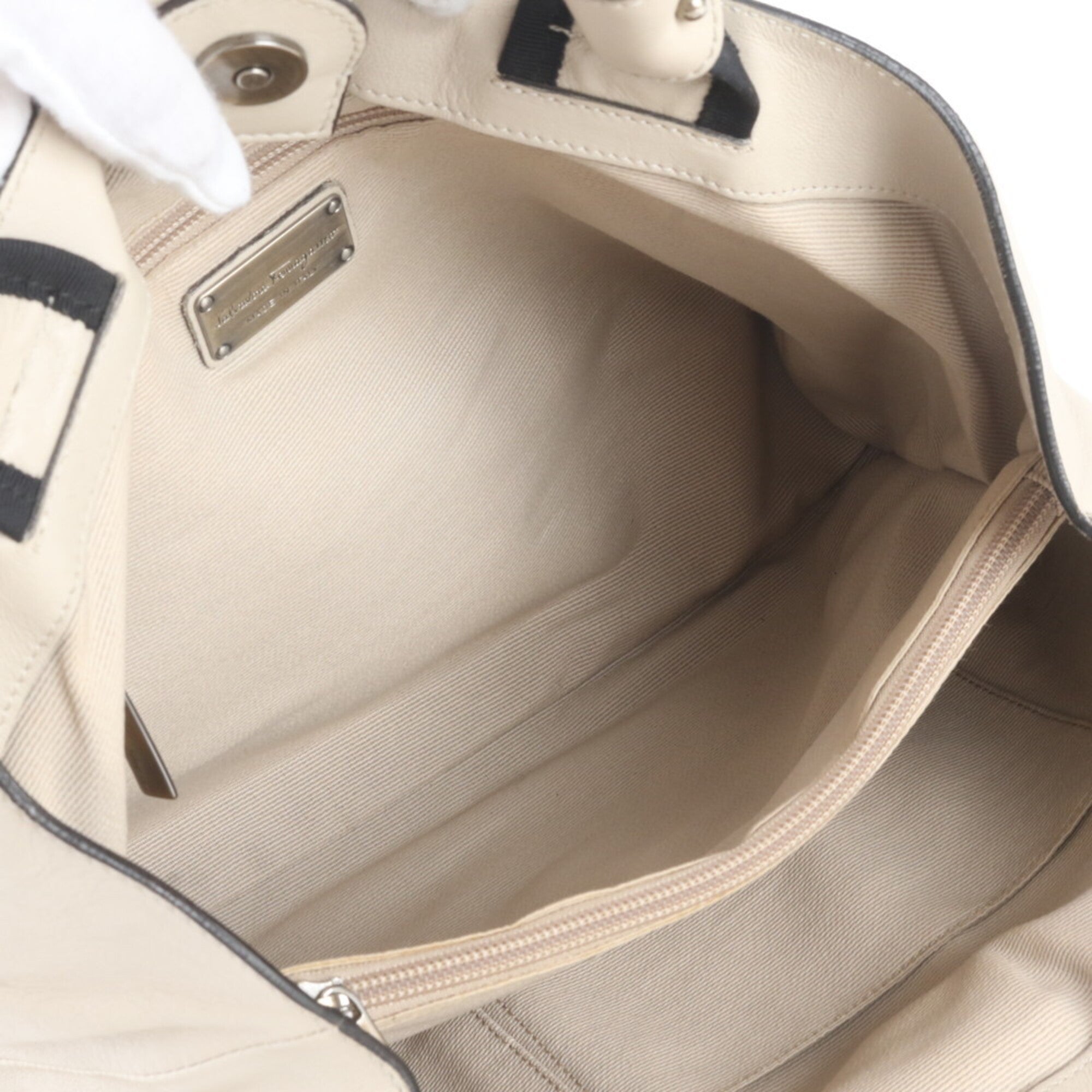 Salvatore Ferragamo Black White Leather Handbag Tote Bag (Pre-Owned)