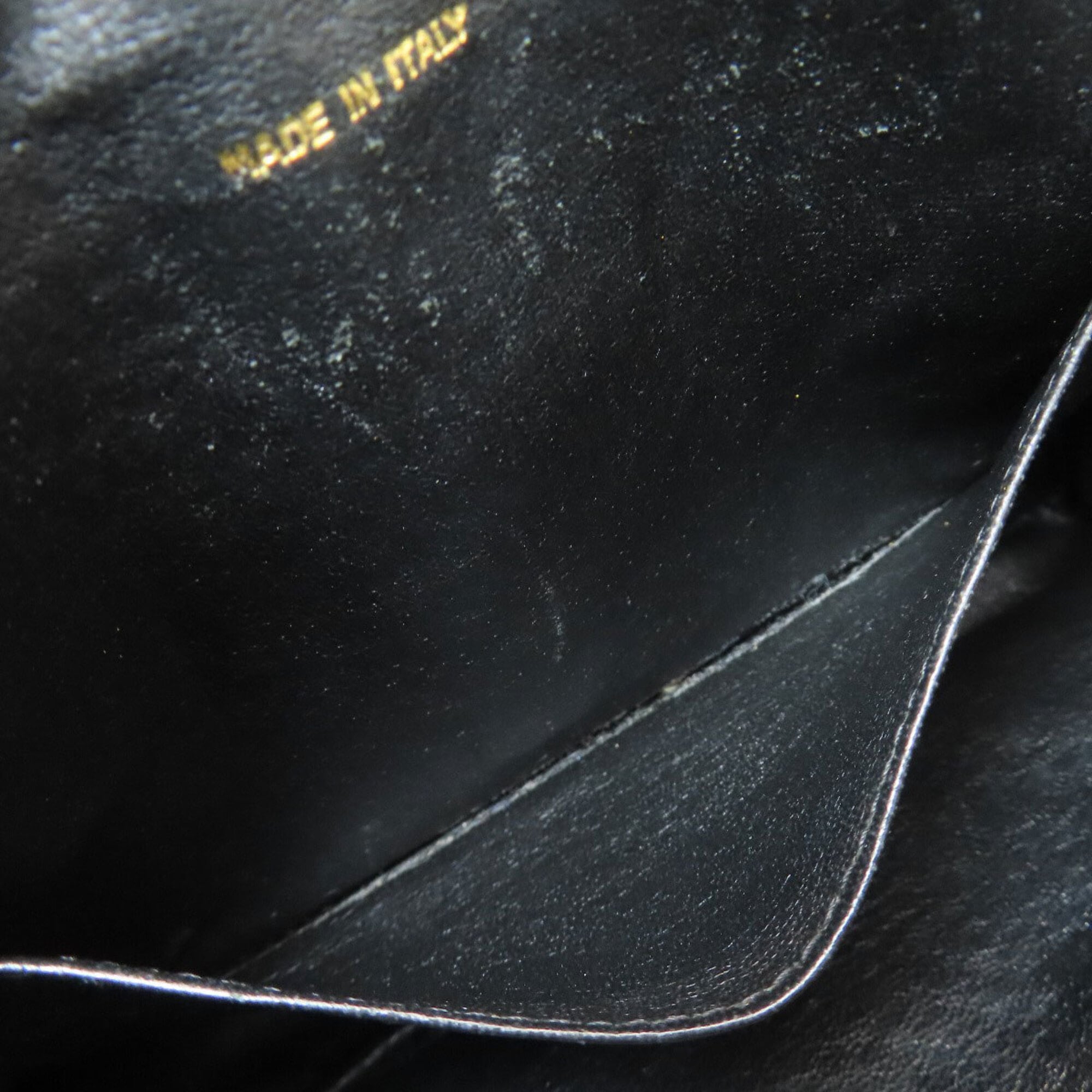 Chanel Black Leather Shoulder Bag (Pre-Owned)
