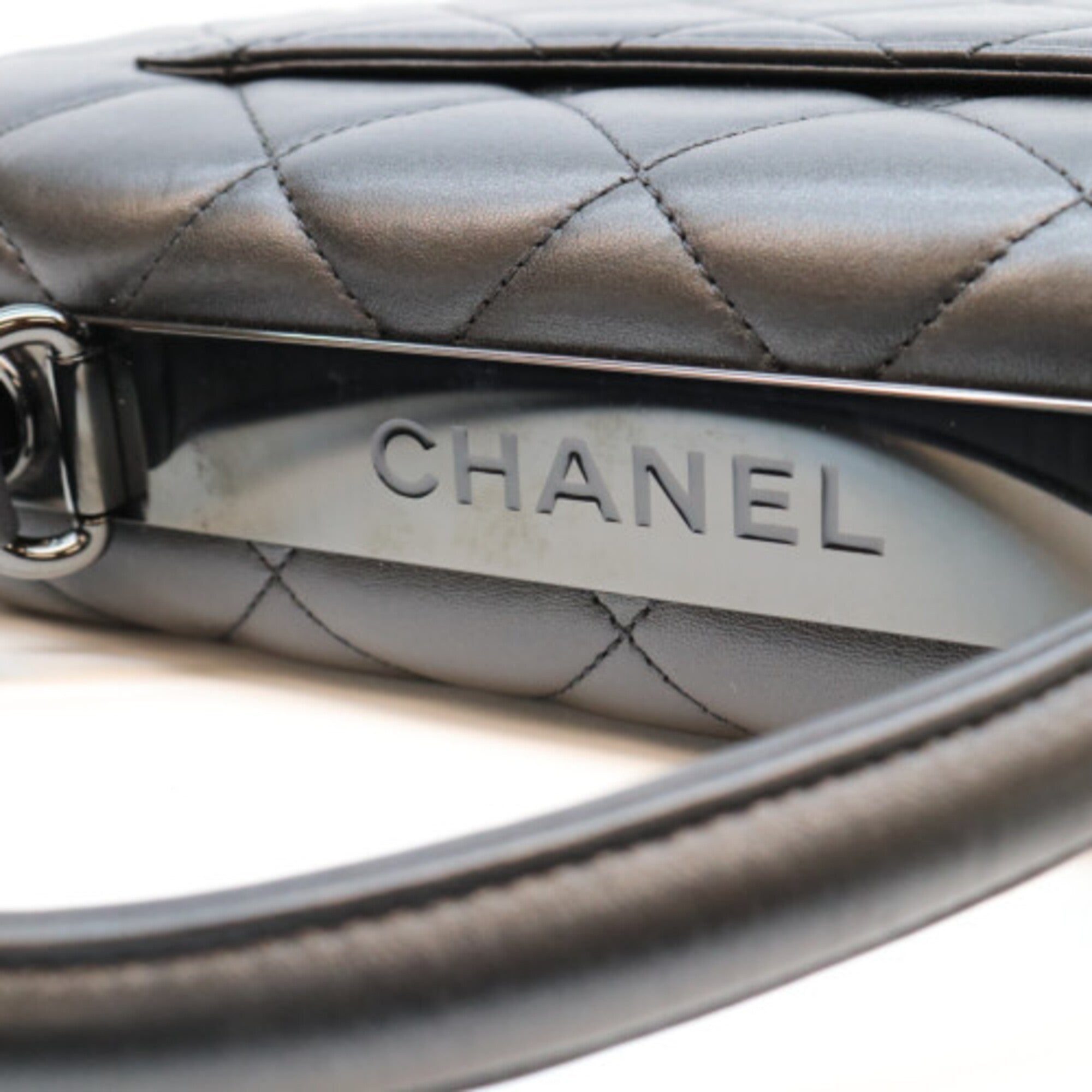 Chanel Black Leather Shoulder Bag (Pre-Owned)