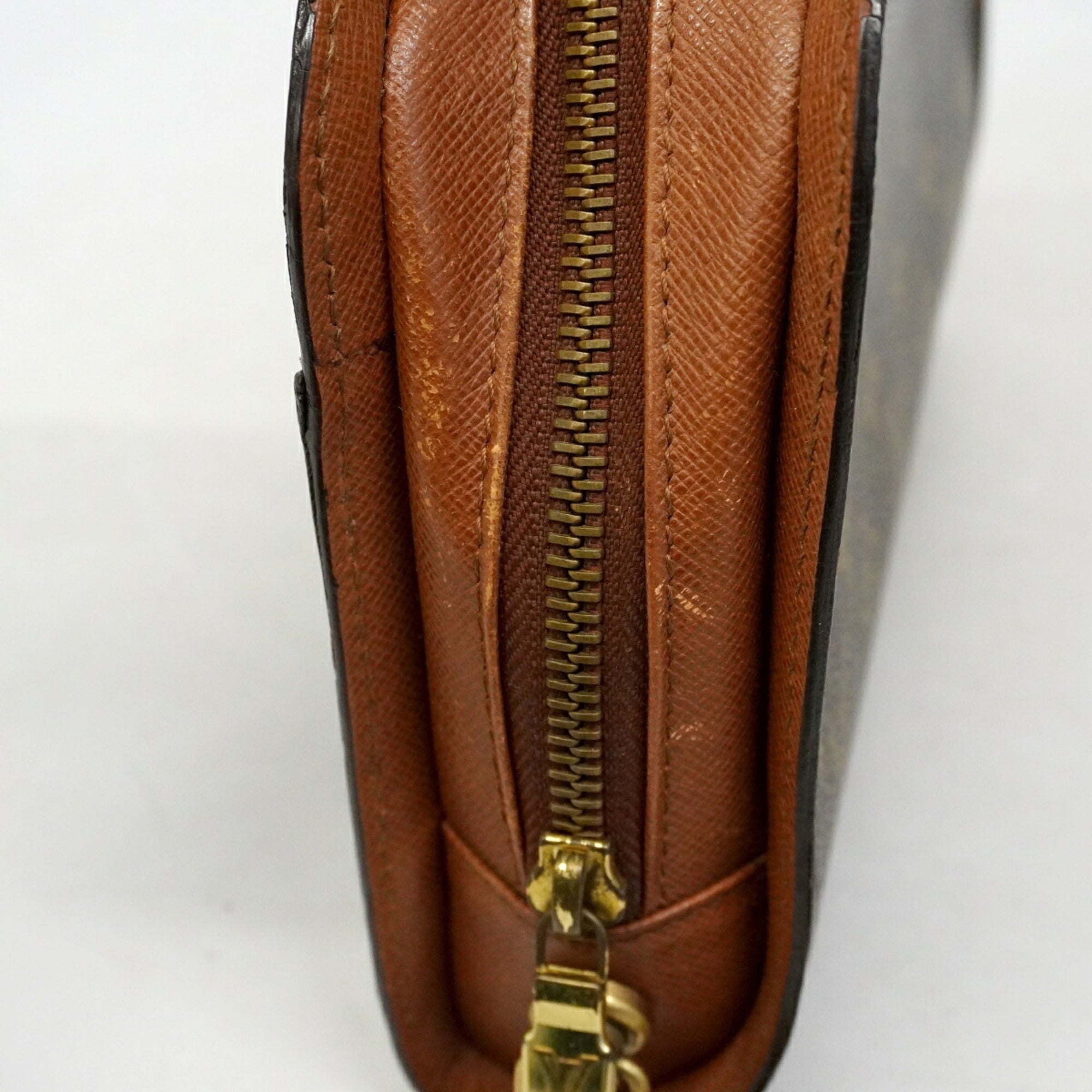 Louis Vuitton Brown Clutch Bag (Pre-Owned)