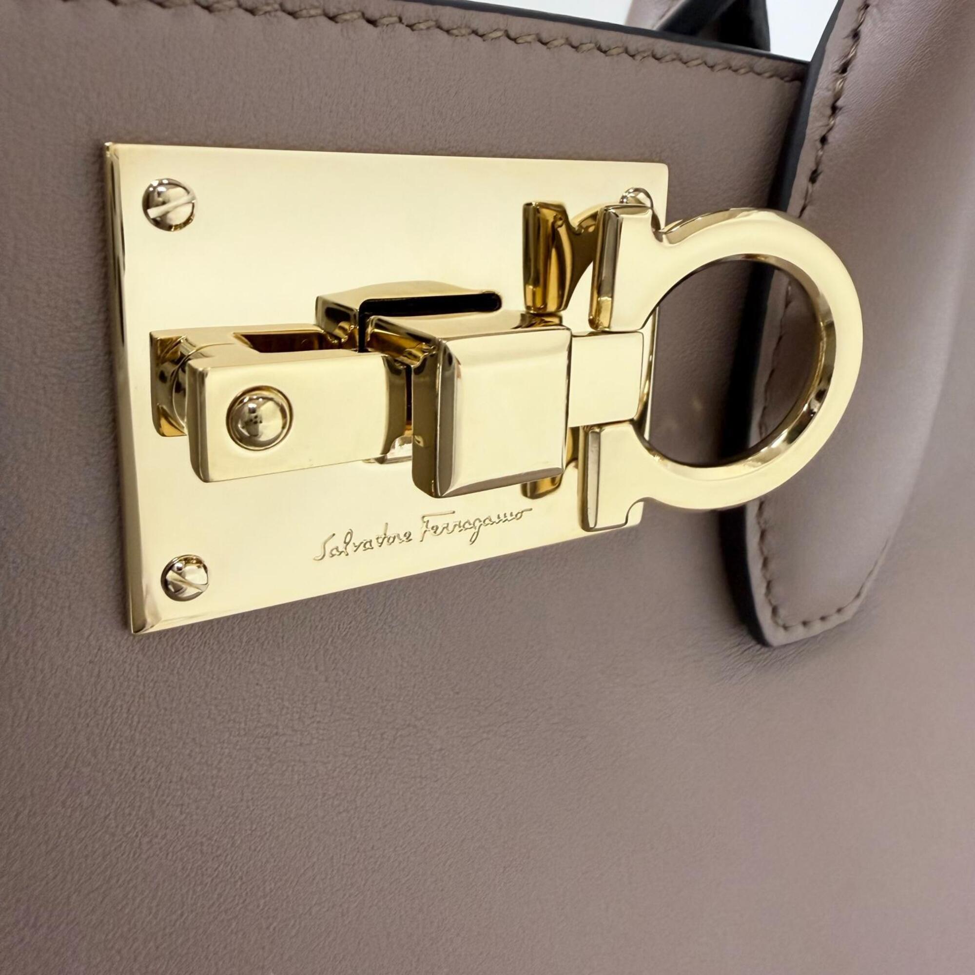 Salvatore Ferragamo Brown Leather Handbag Shoulder Bag (Pre-Owned)