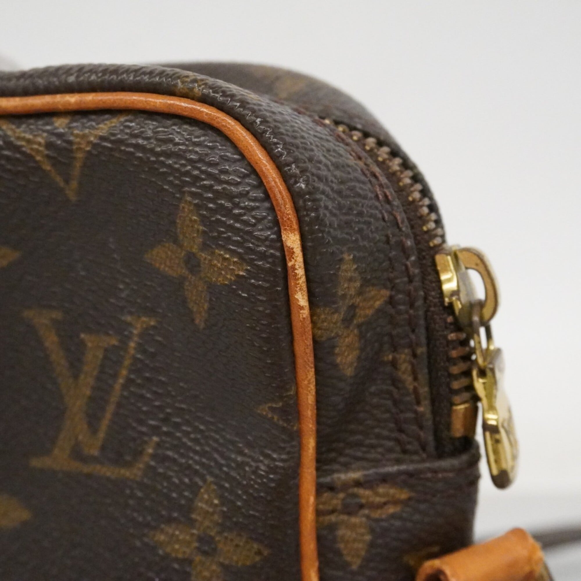 Louis Vuitton Brown Shoulder Bag (Pre-Owned)