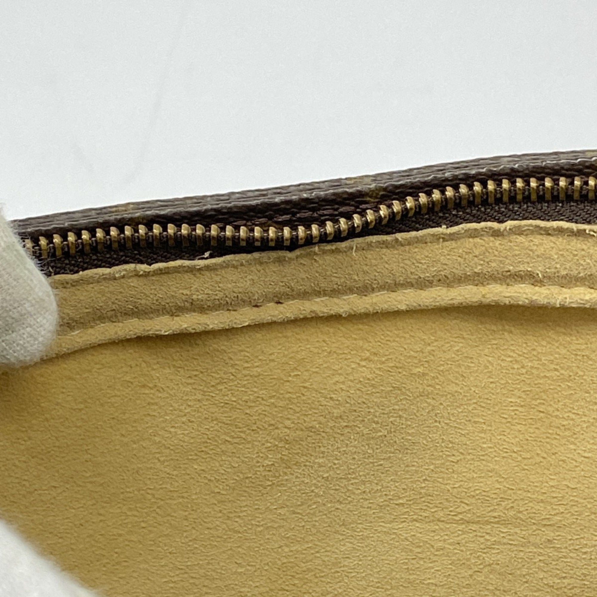 Louis Vuitton Brown Shoulder Bag (Pre-Owned)