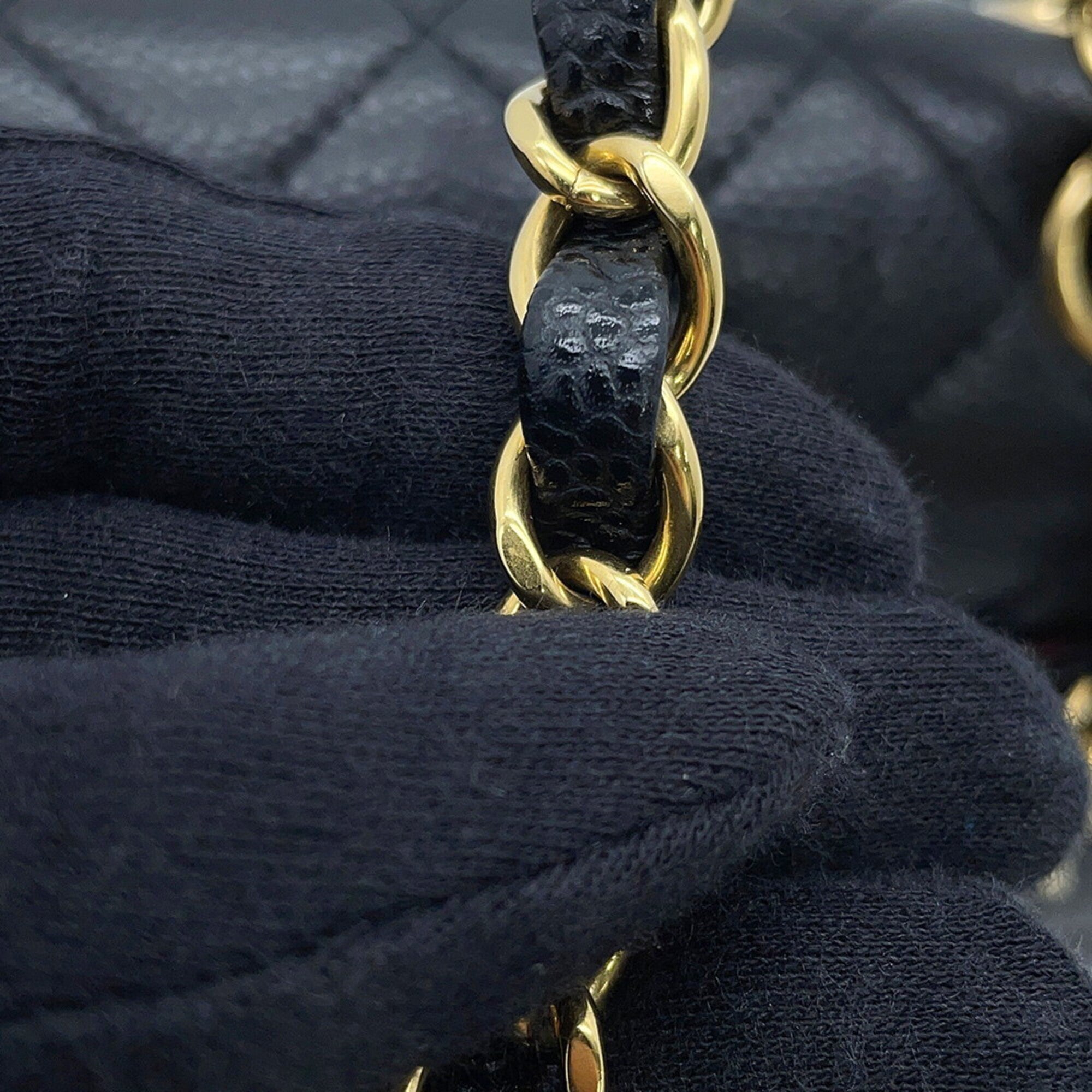 Chanel Matelasse Black Grained Calfskin Handbag Shoulder Bag (Pre-Owned)