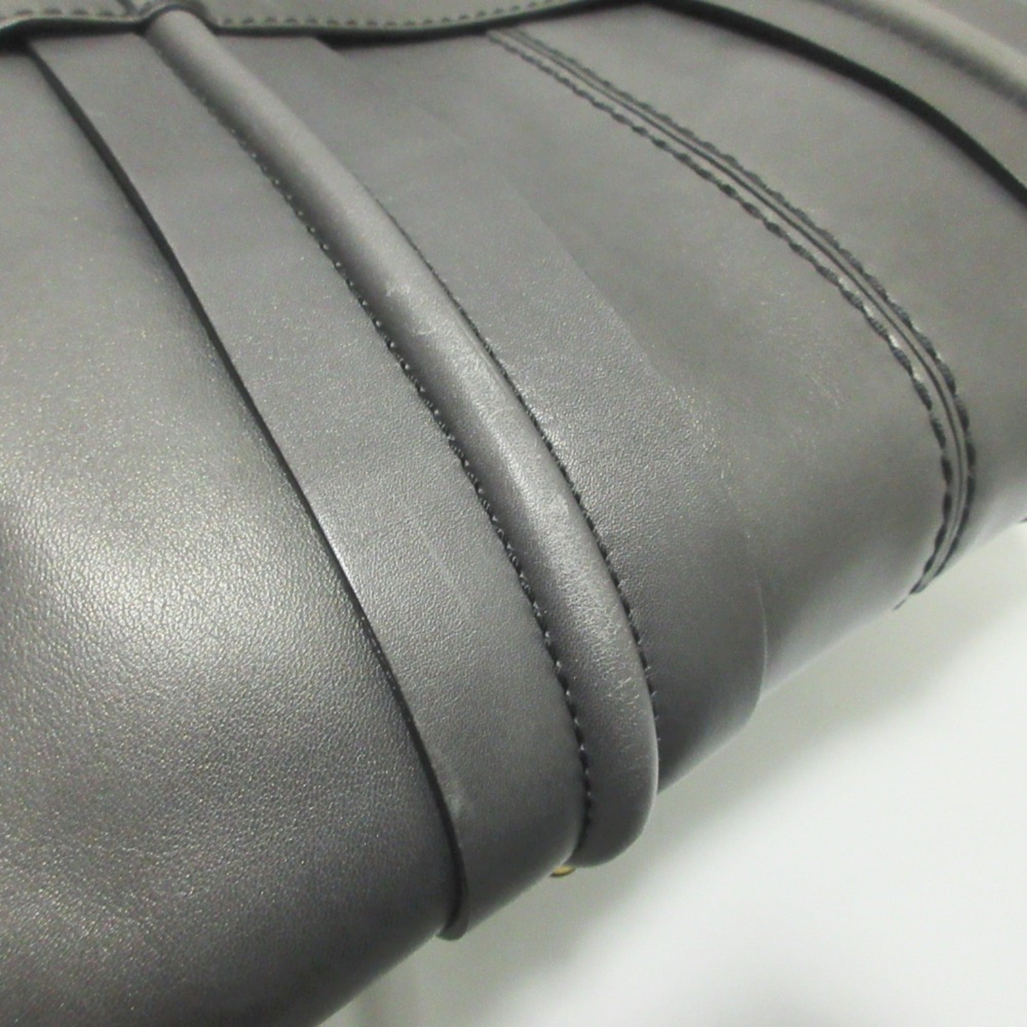 Tod's Gray Leather Handbag (Pre-Owned)