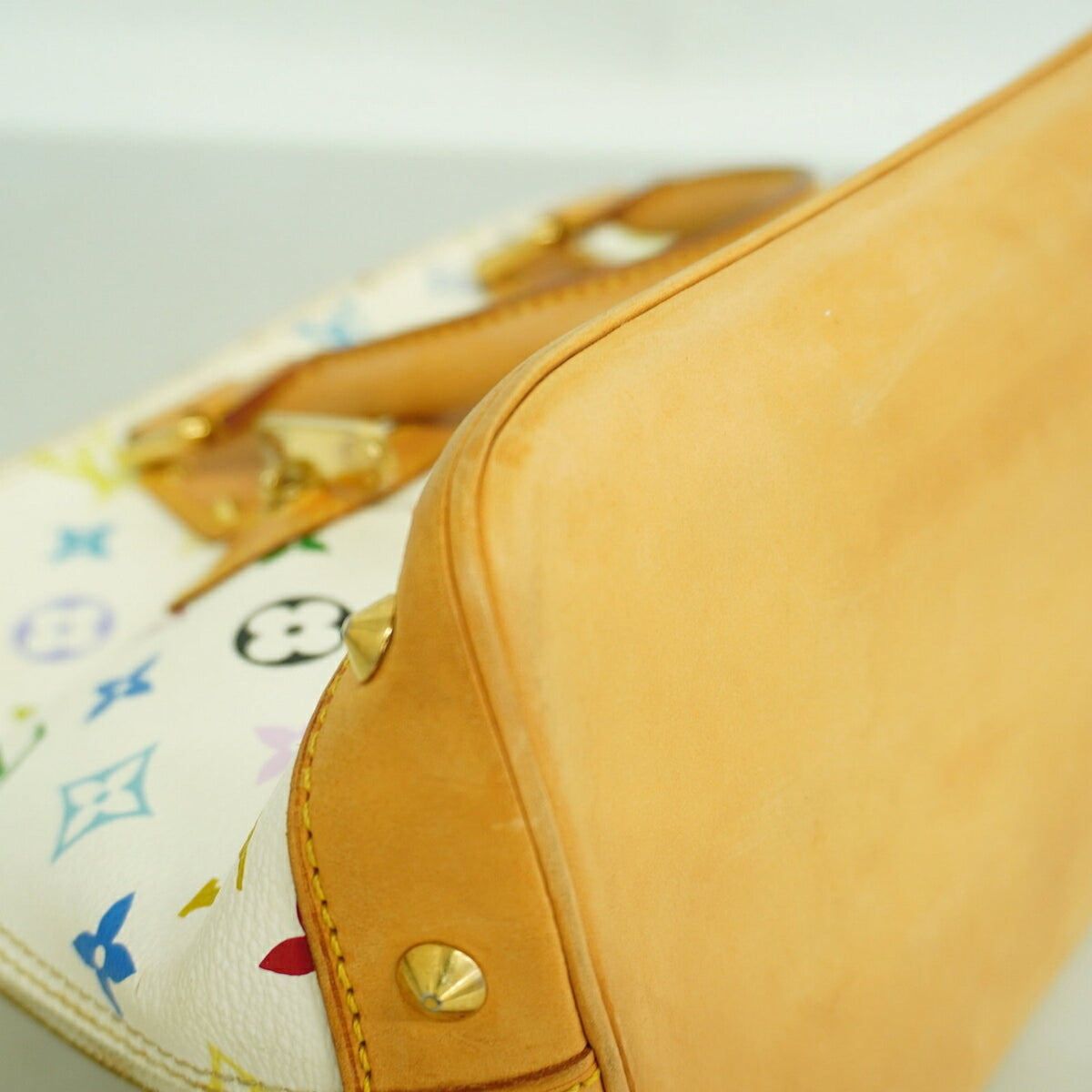 Louis Vuitton Blanc Handbag (Pre-Owned)