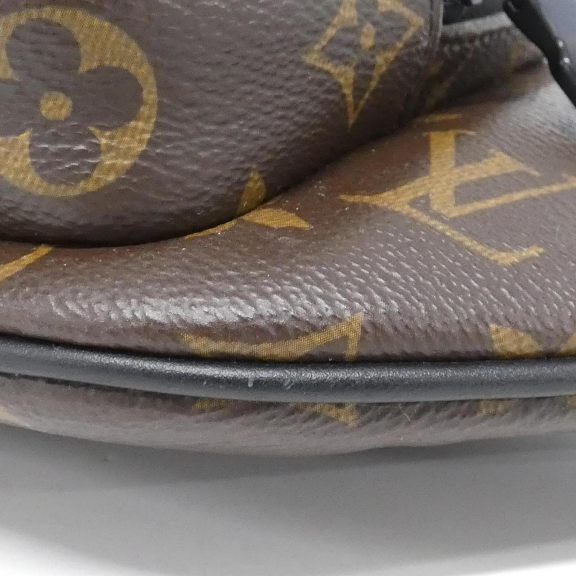 Louis Vuitton Marron Coated Canvas Shoulder Bag (Pre-Owned)