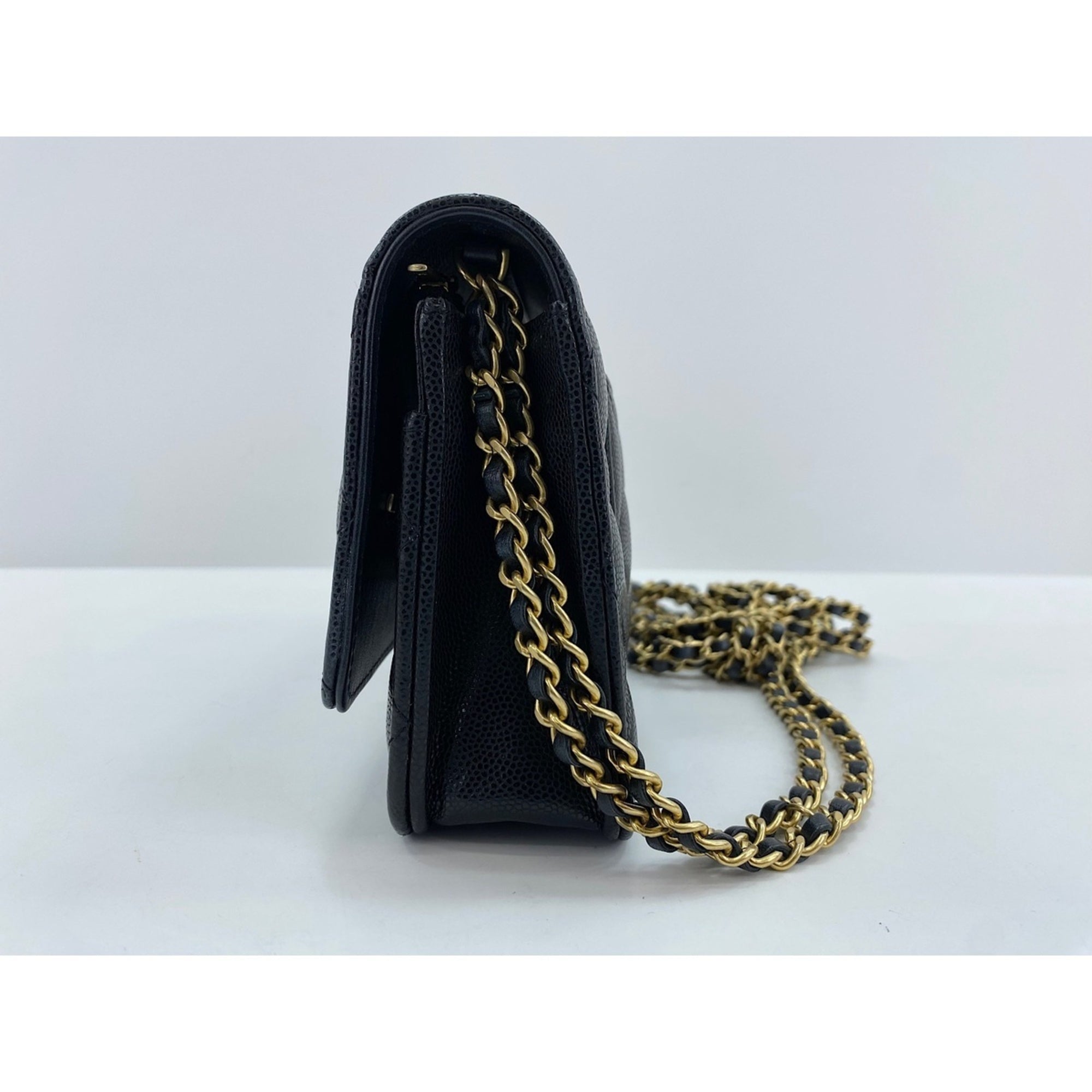 Chanel Black Shoulder Bag (Pre-Owned)