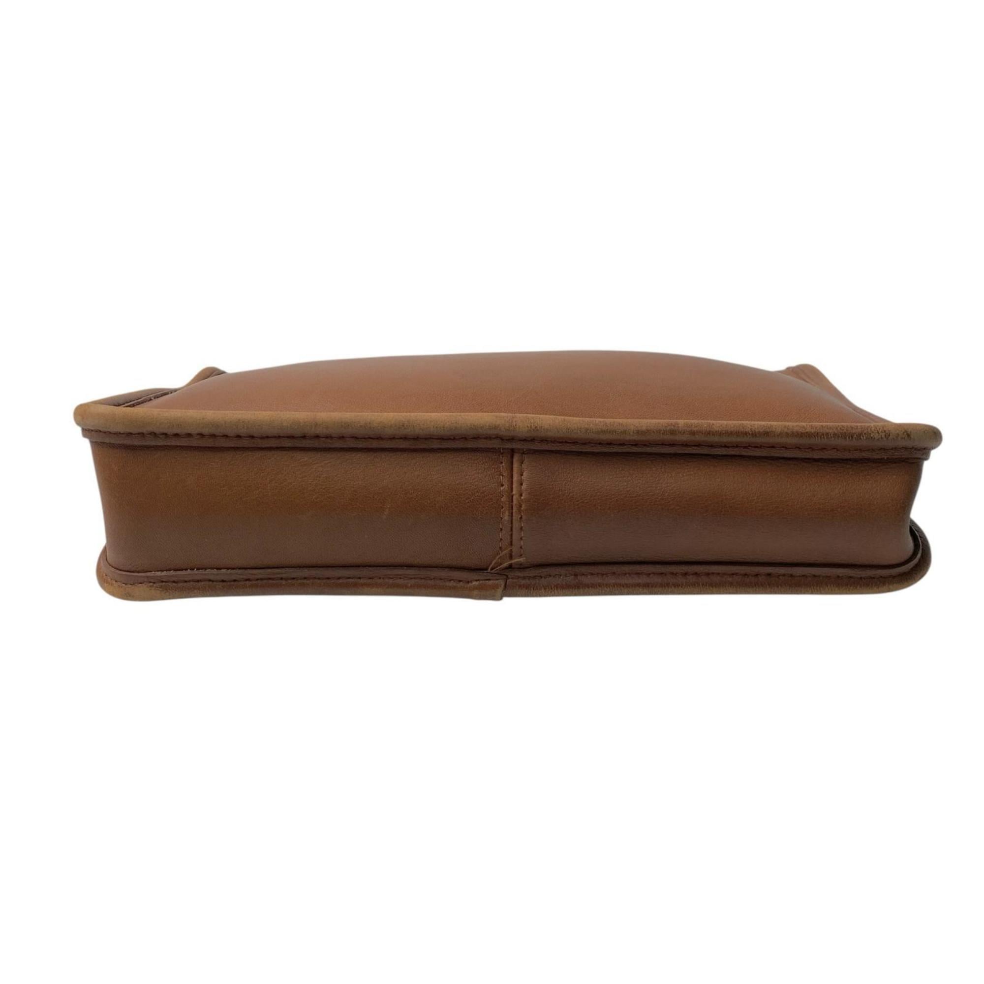 Coach Brown Leather Clutch Bag (Pre-Owned)