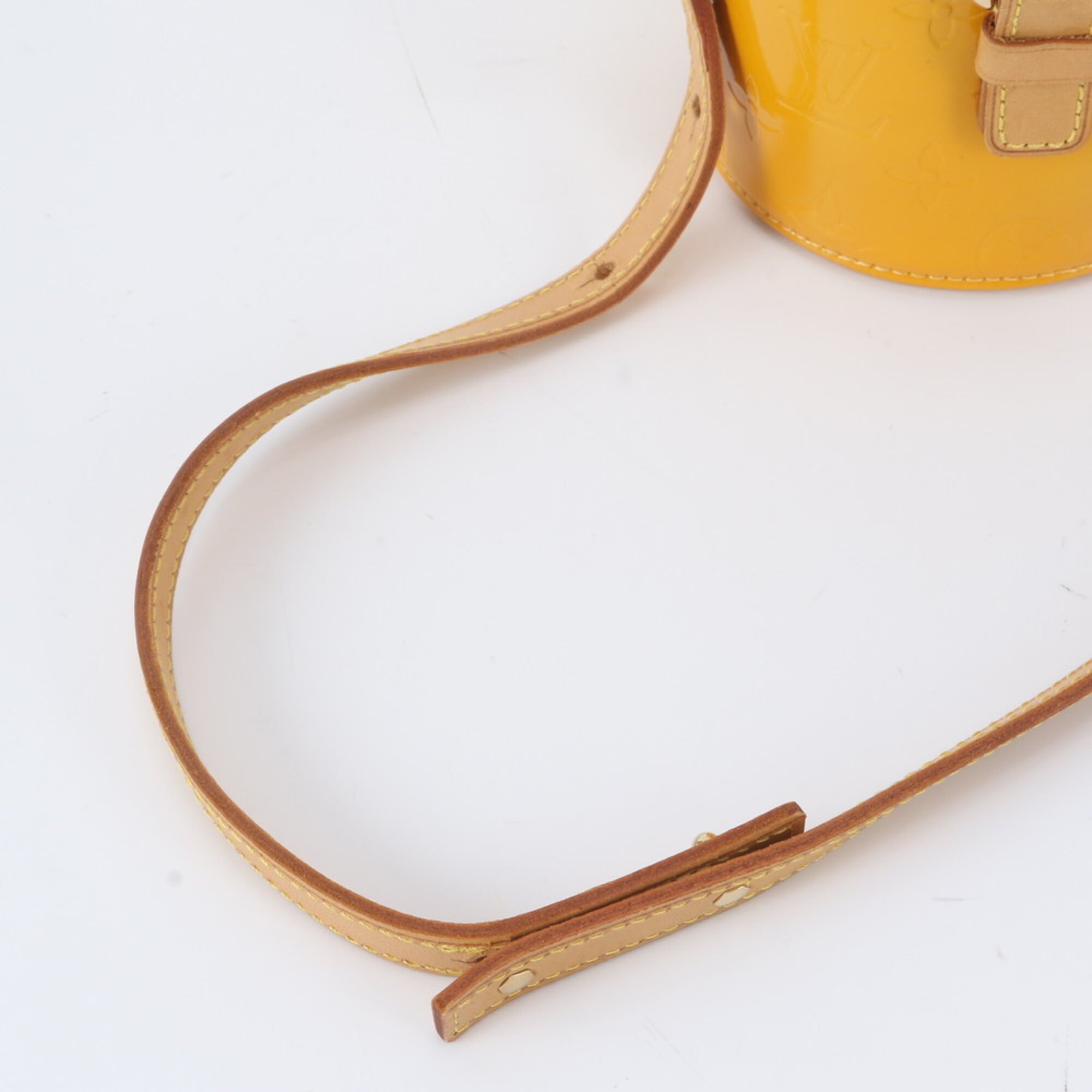Louis Vuitton Jaune Leather Shoulder Bag (Pre-Owned)