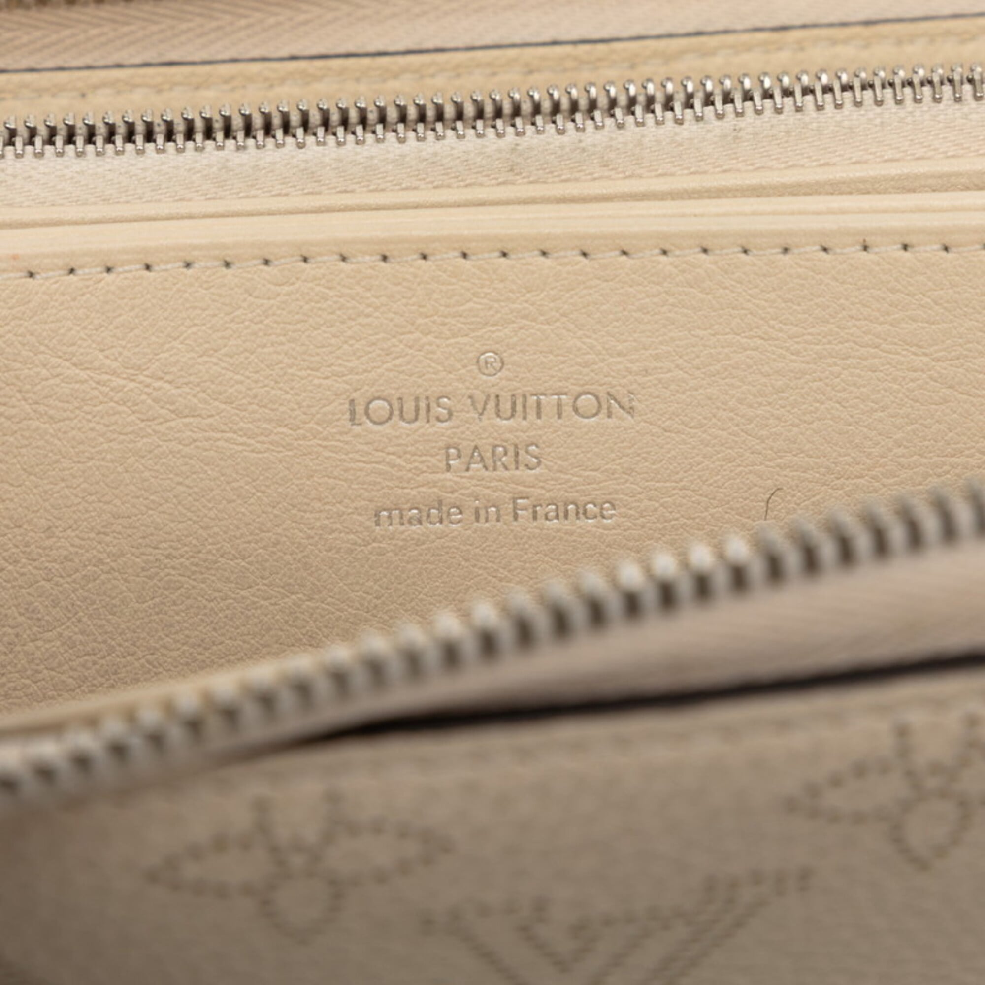 Louis Vuitton Ivory Lv Off White Leather Long Wallet (Bi-Fold) (Pre-Owned)