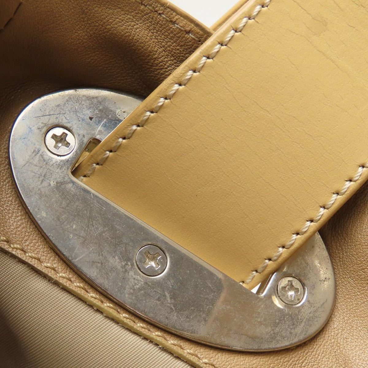 Tod's Beige Leather Handbag (Pre-Owned)