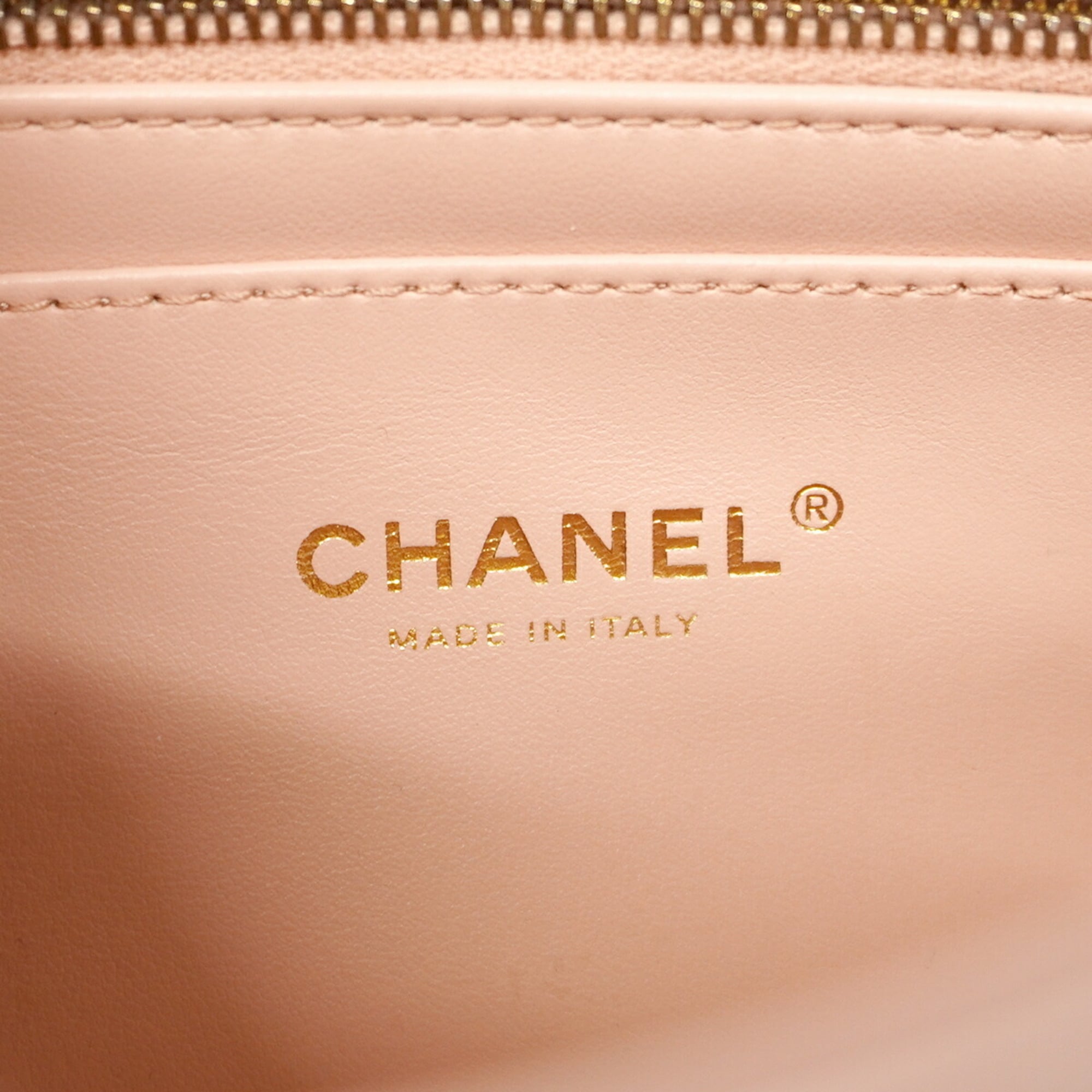 Chanel Pink Leather Shoulder Bag (Pre-Owned)