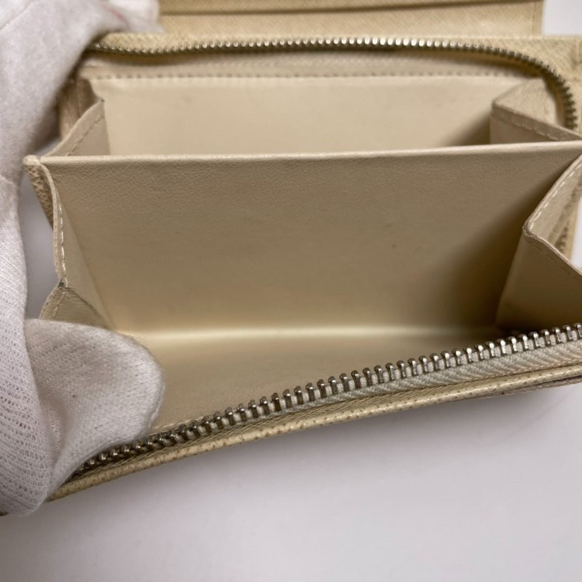 Louis Vuitton Wallet (Bi-Fold) (Pre-Owned)