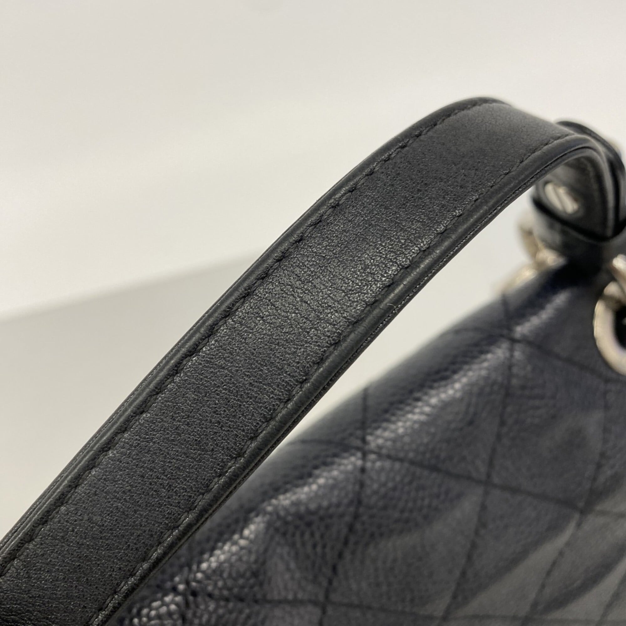 Chanel Black Grained Calfskin Handbag (Pre-Owned)